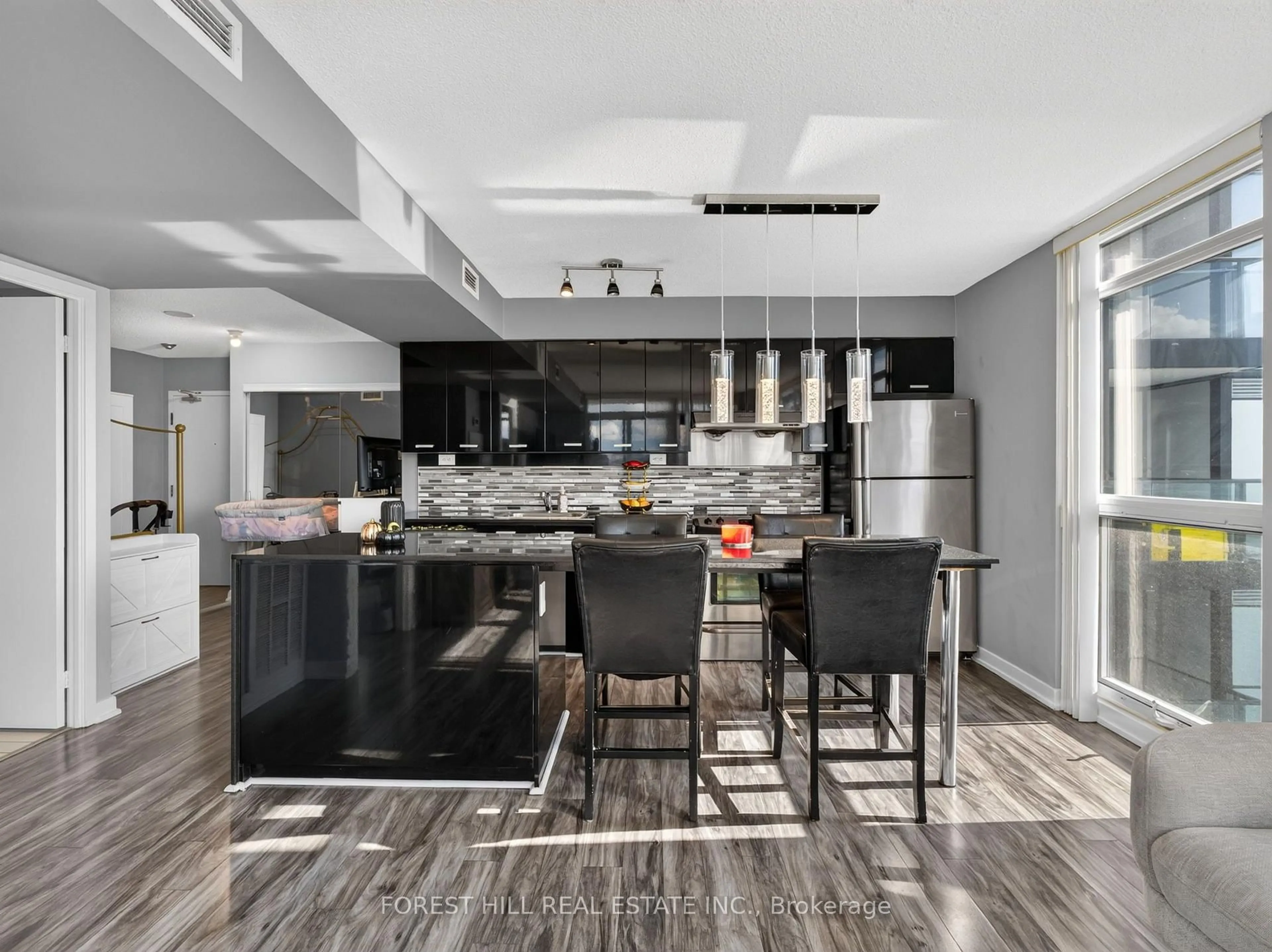 Open concept kitchen, ceramic/tile floor for 19 Singer Crt #1817, Toronto Ontario M2K 0B2