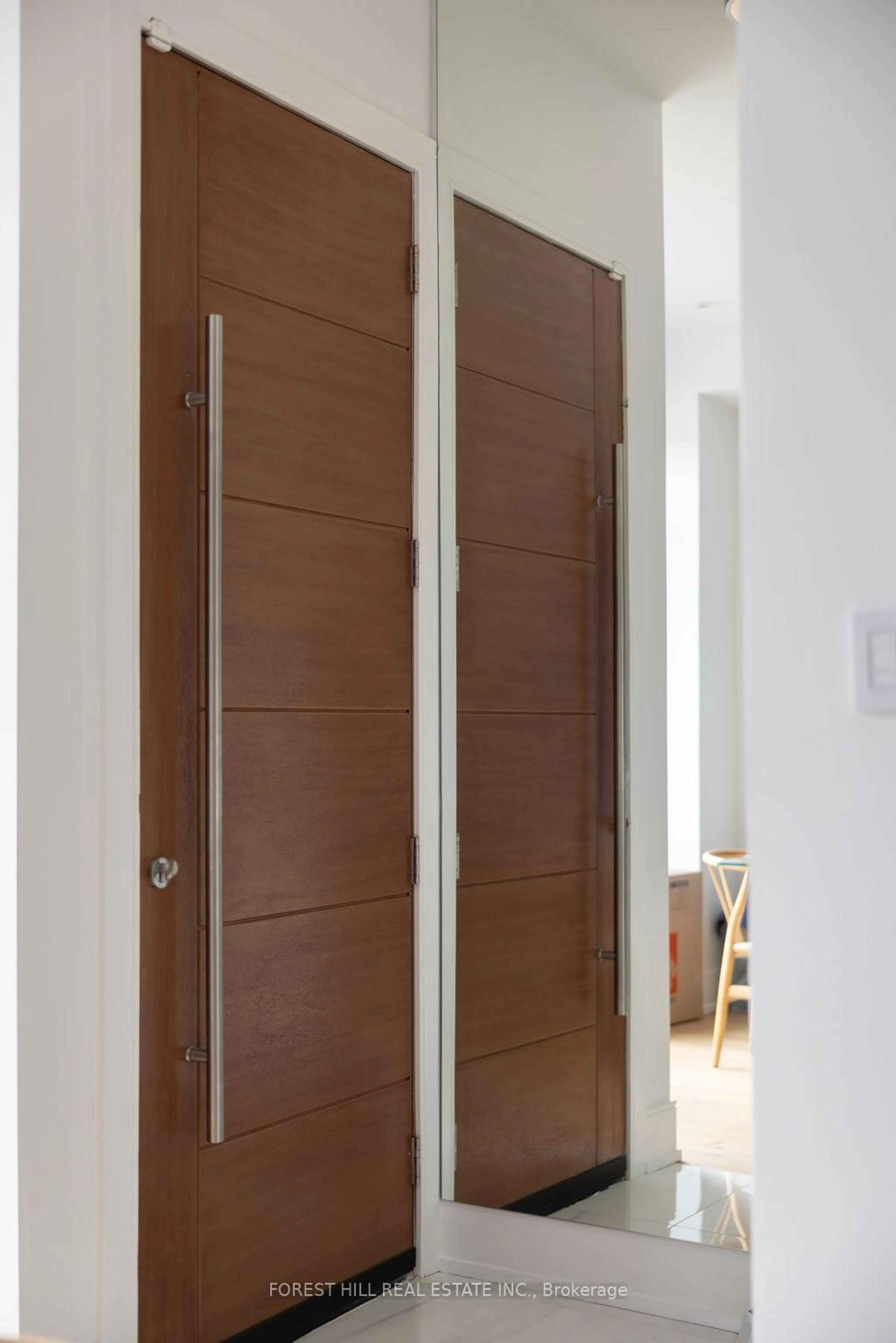 Indoor entryway for 359 Dupont St, Toronto Ontario M5R 1W2