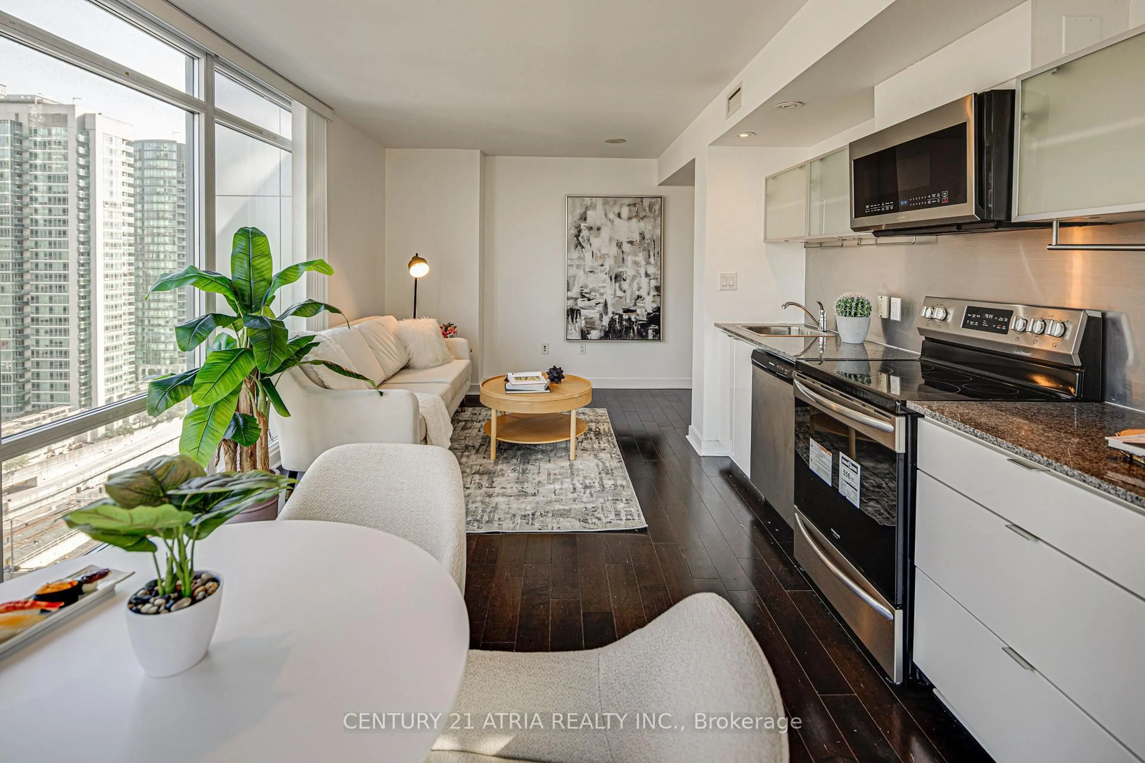 Open concept kitchen, unknown for 4K Spadina Ave #1802, Toronto Ontario M5V 3Y9