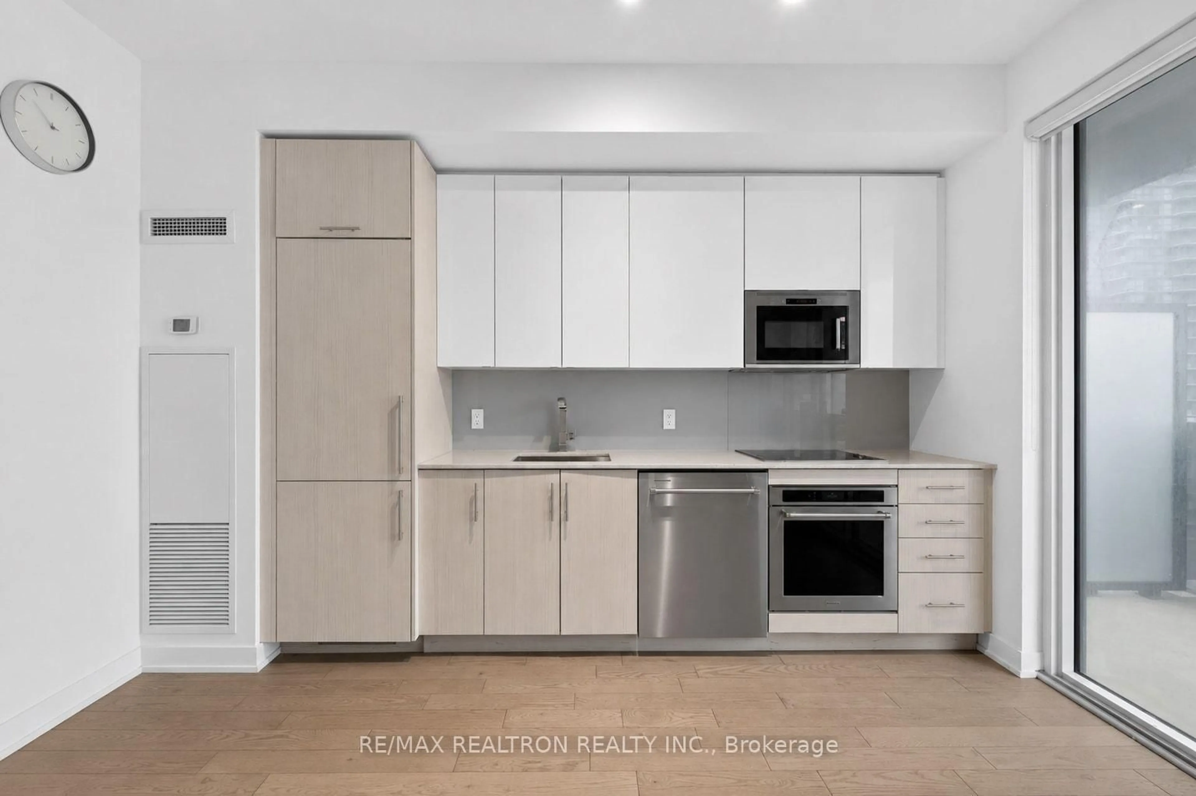 Standard kitchen, unknown for 330 Richmond St #2203, Toronto Ontario M5V 0M4