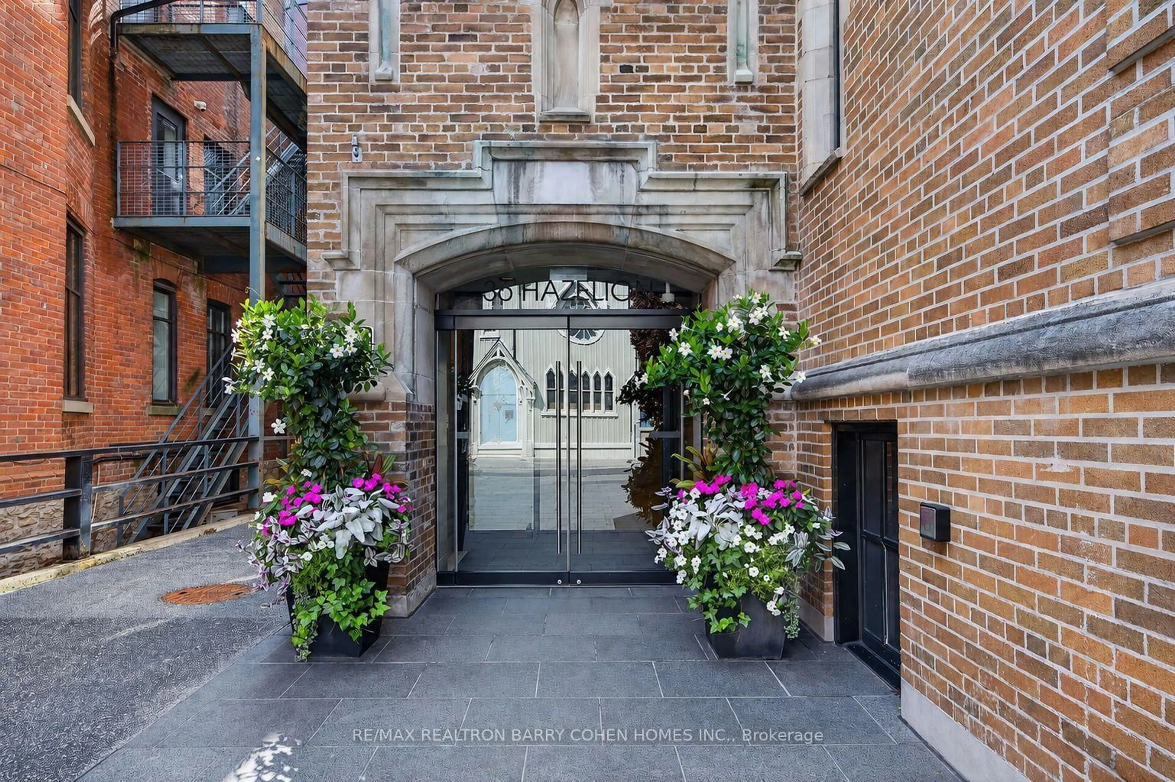 Indoor foyer for 36 Hazelton Ave #2A, Toronto Ontario M5R 2E2