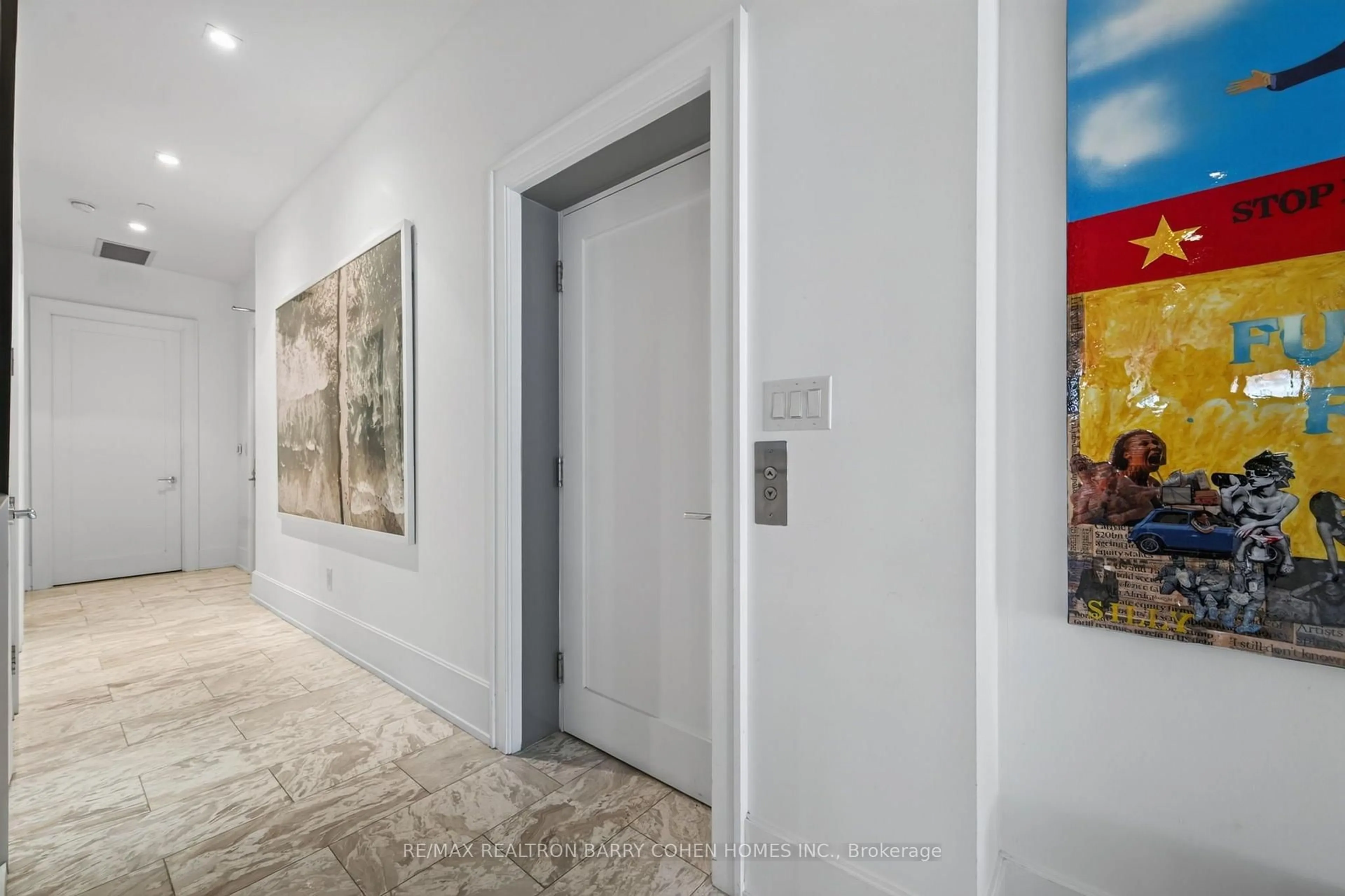 Indoor foyer for 36 Hazelton Ave #2A, Toronto Ontario M5R 2E2