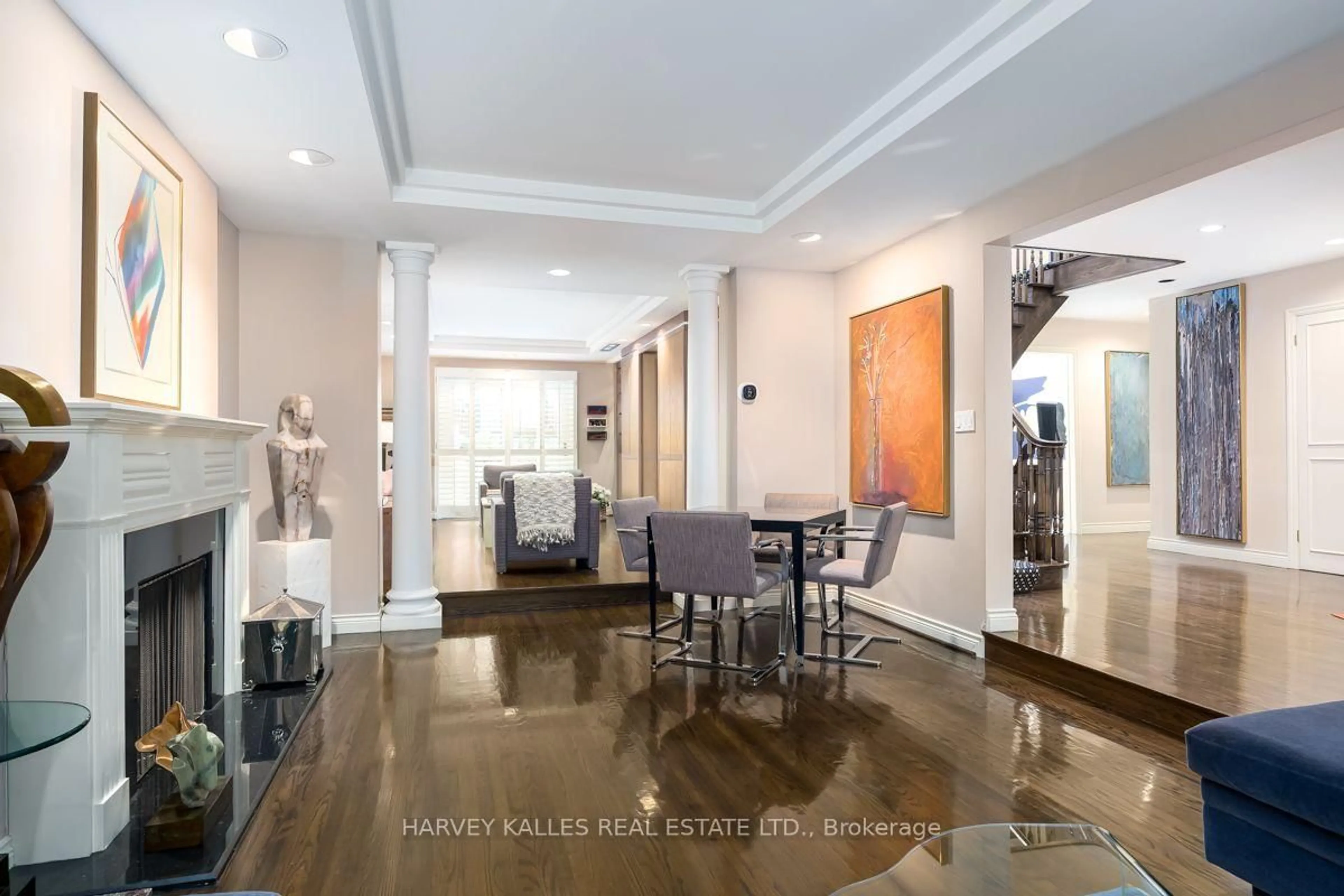 Indoor foyer for 22 Bamboo Grve, Toronto Ontario M3B 2C5