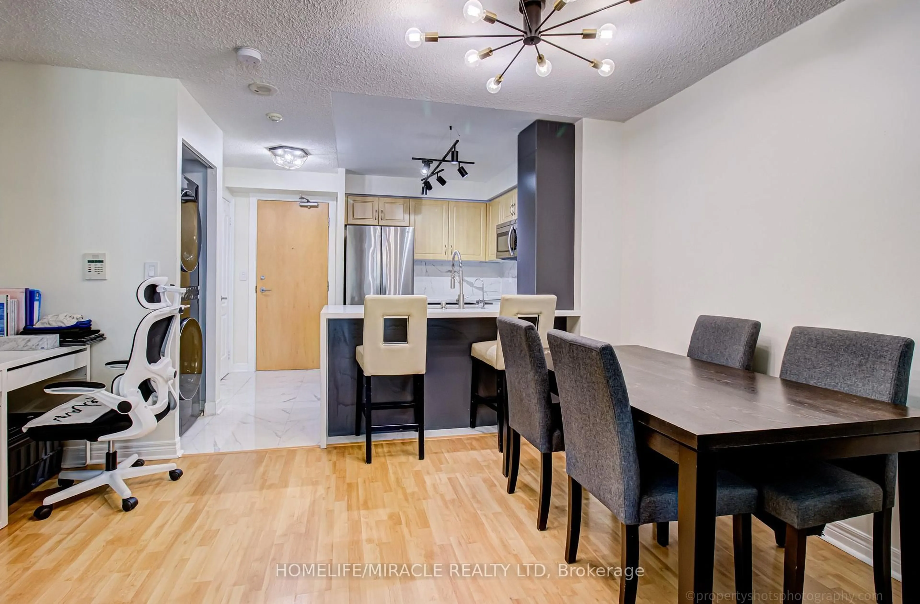 Open concept kitchen, wood/laminate floor for 212 Eglinton Ave #705, Toronto Ontario M4P 0A3