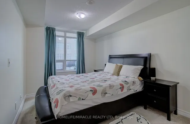 212 Eglinton Ave #705, Toronto 3