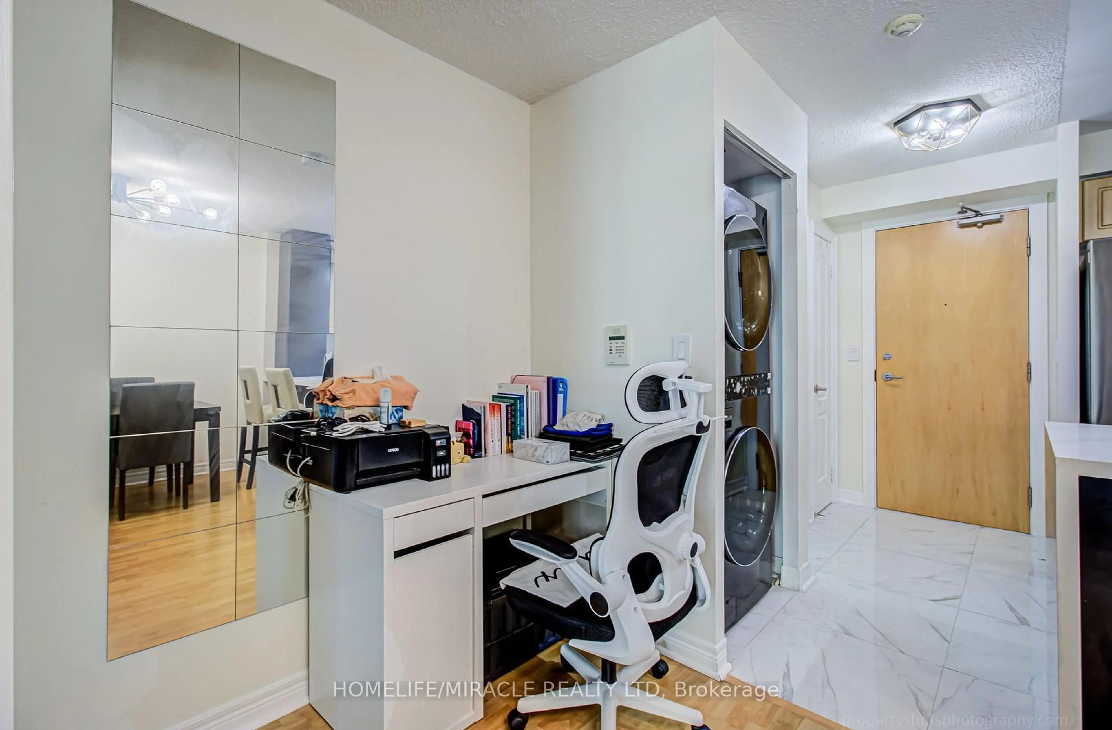 Laundry room for 212 Eglinton Ave #705, Toronto Ontario M4P 0A3