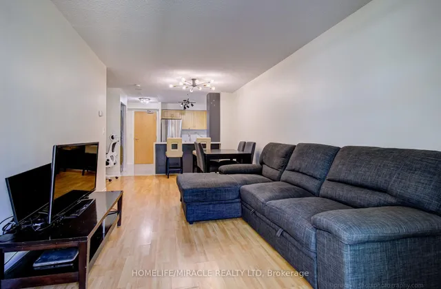 212 Eglinton Ave #705, Toronto 2