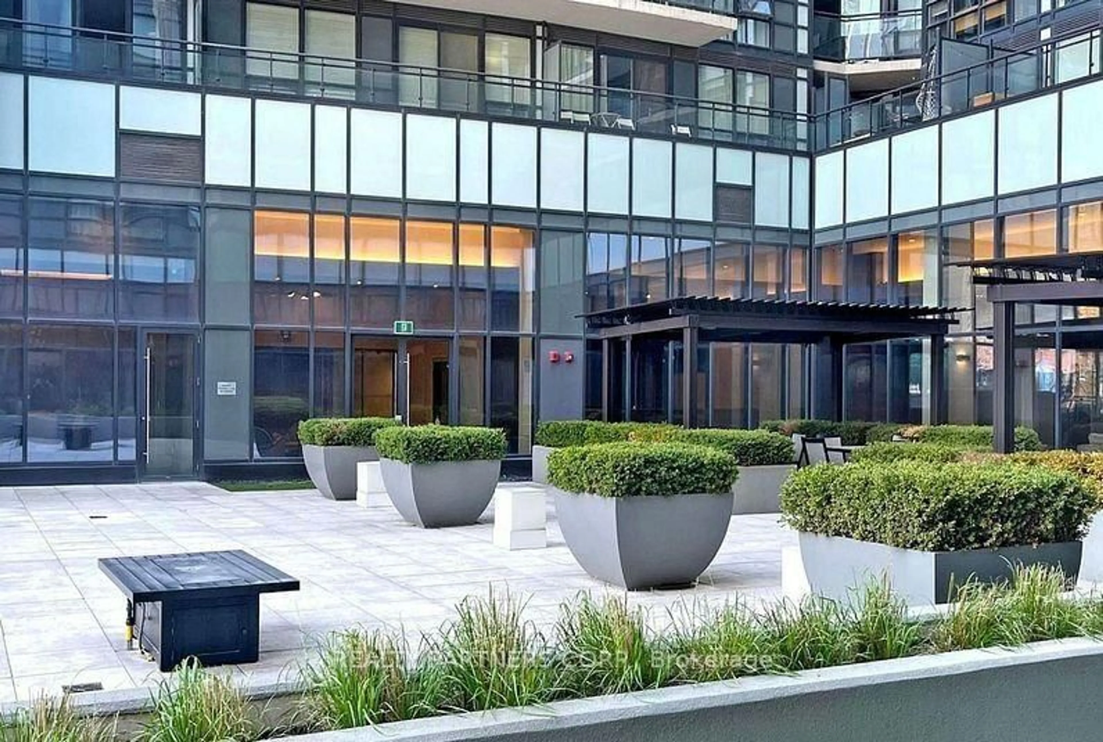 Patio, building for 460 Adelaide St #1508, Toronto Ontario M5A 0E7