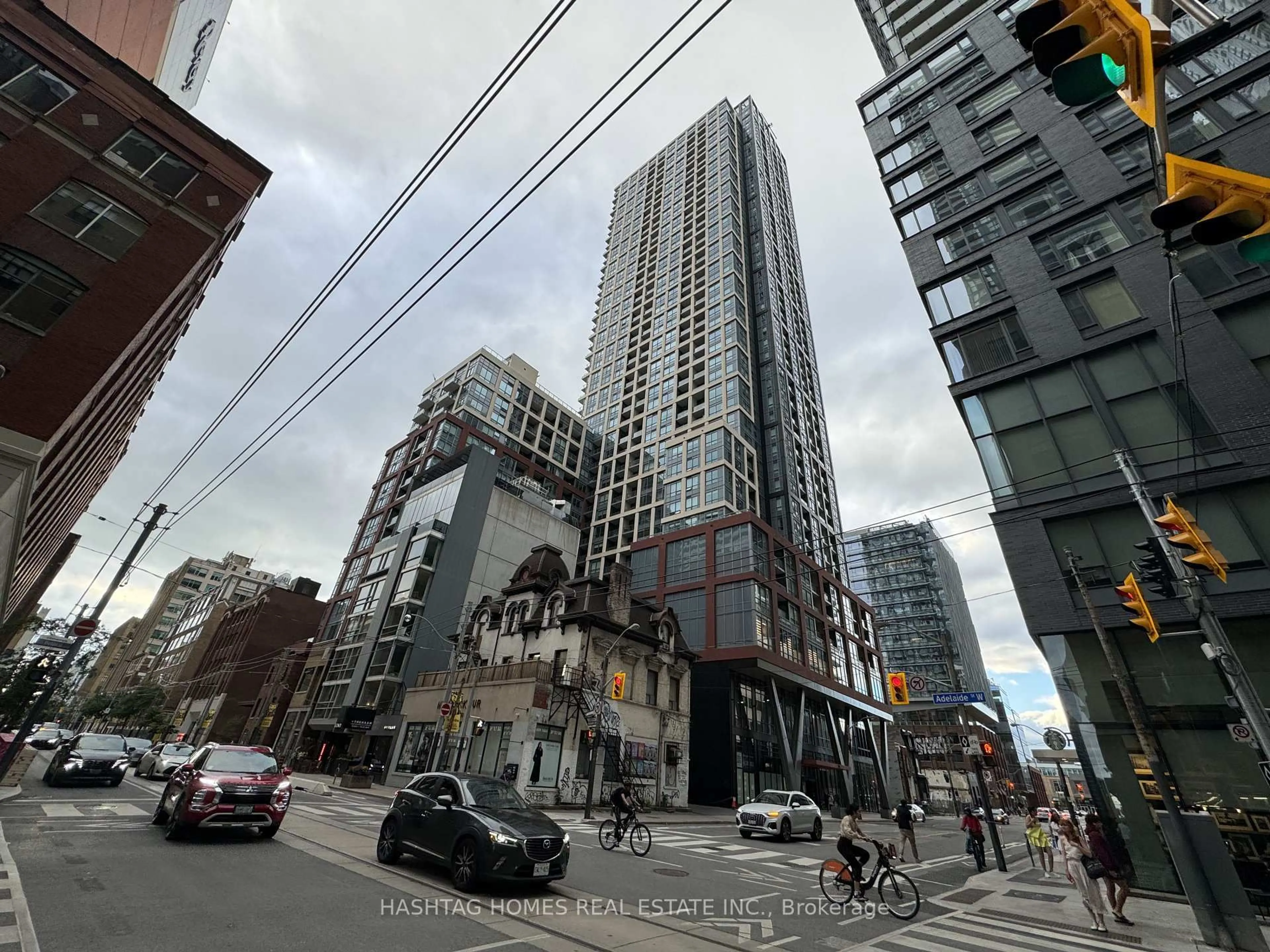 Blurry image for 108 Peter St #5208, Toronto Ontario M5V 0W2