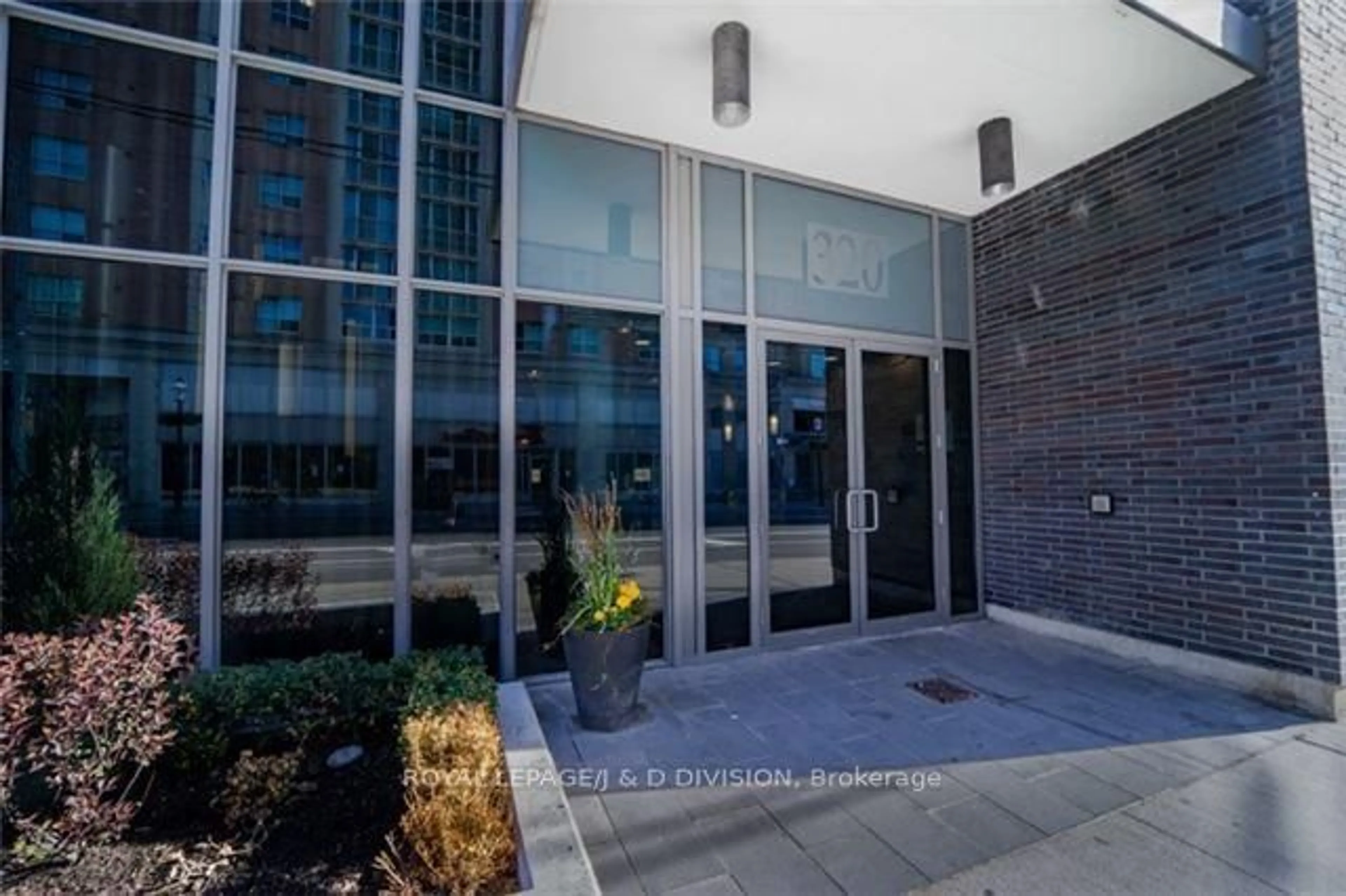 Unknown for 320 Richmond St #304, Toronto Ontario M5A 1P9