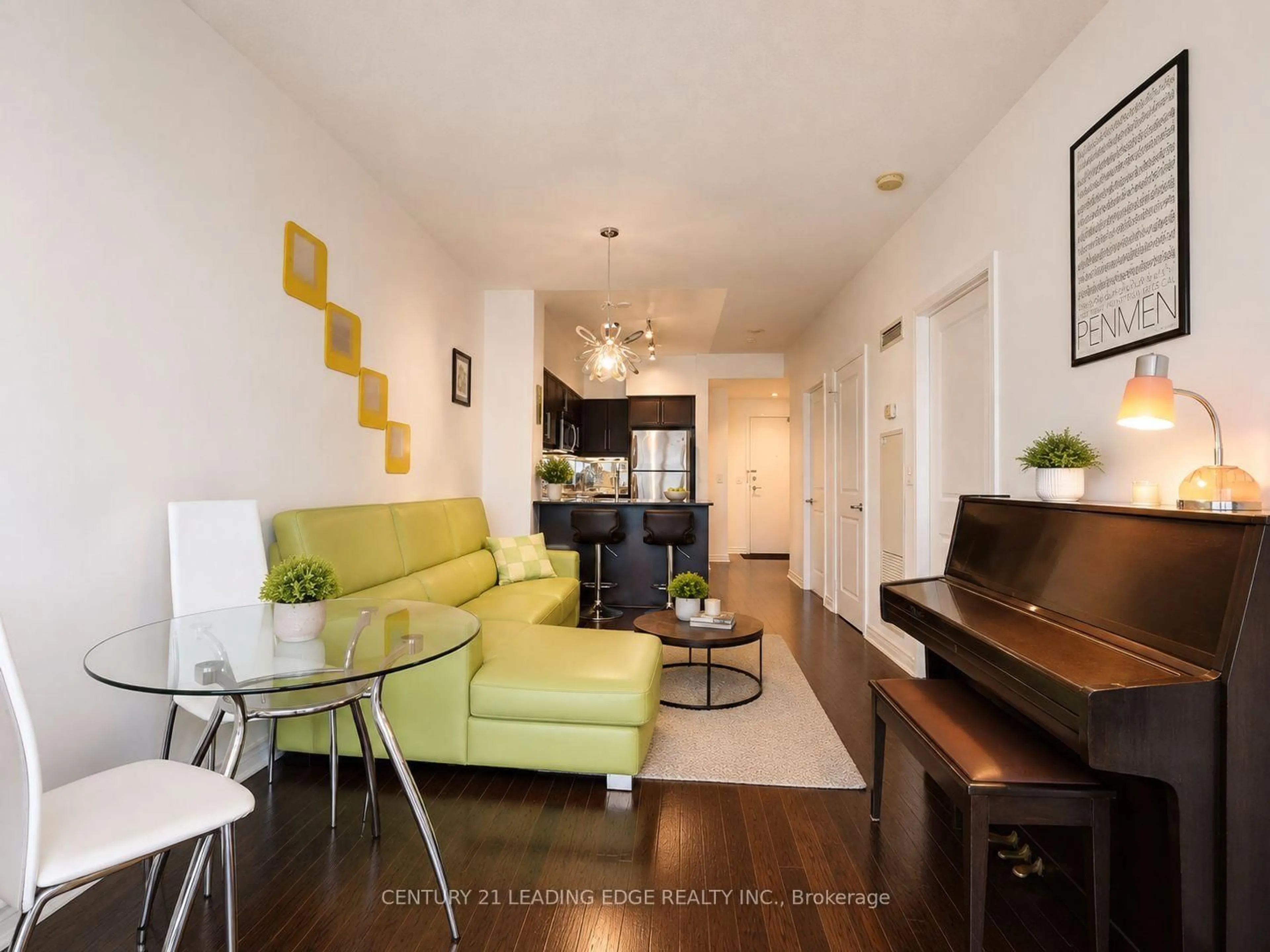 Living room with furniture, wood/laminate floor for 2885 Bayview Ave #404, Toronto Ontario M2N 3B4