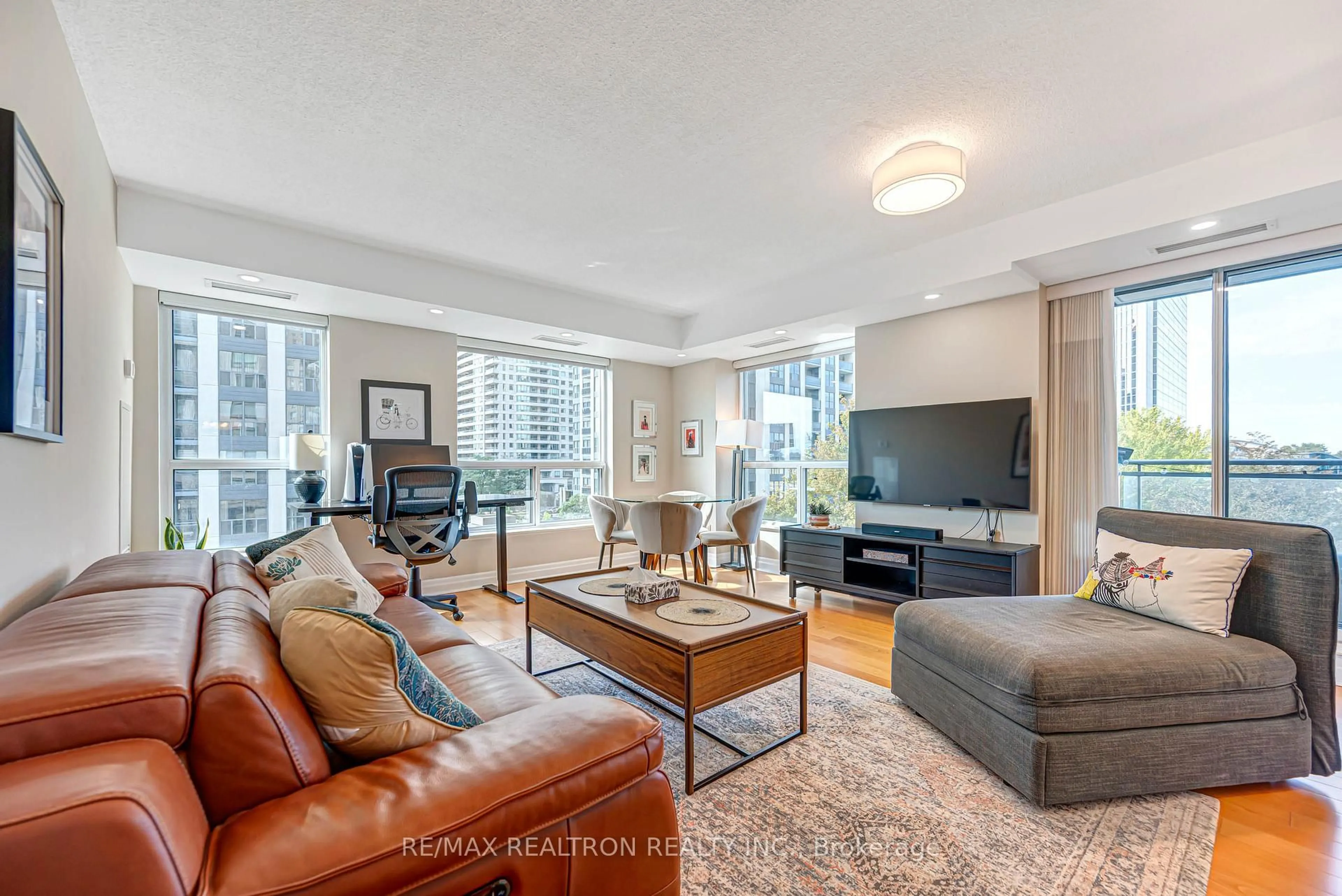 Living room with furniture, unknown for 188 Doris Ave #515, Toronto Ontario M2N 6Z5