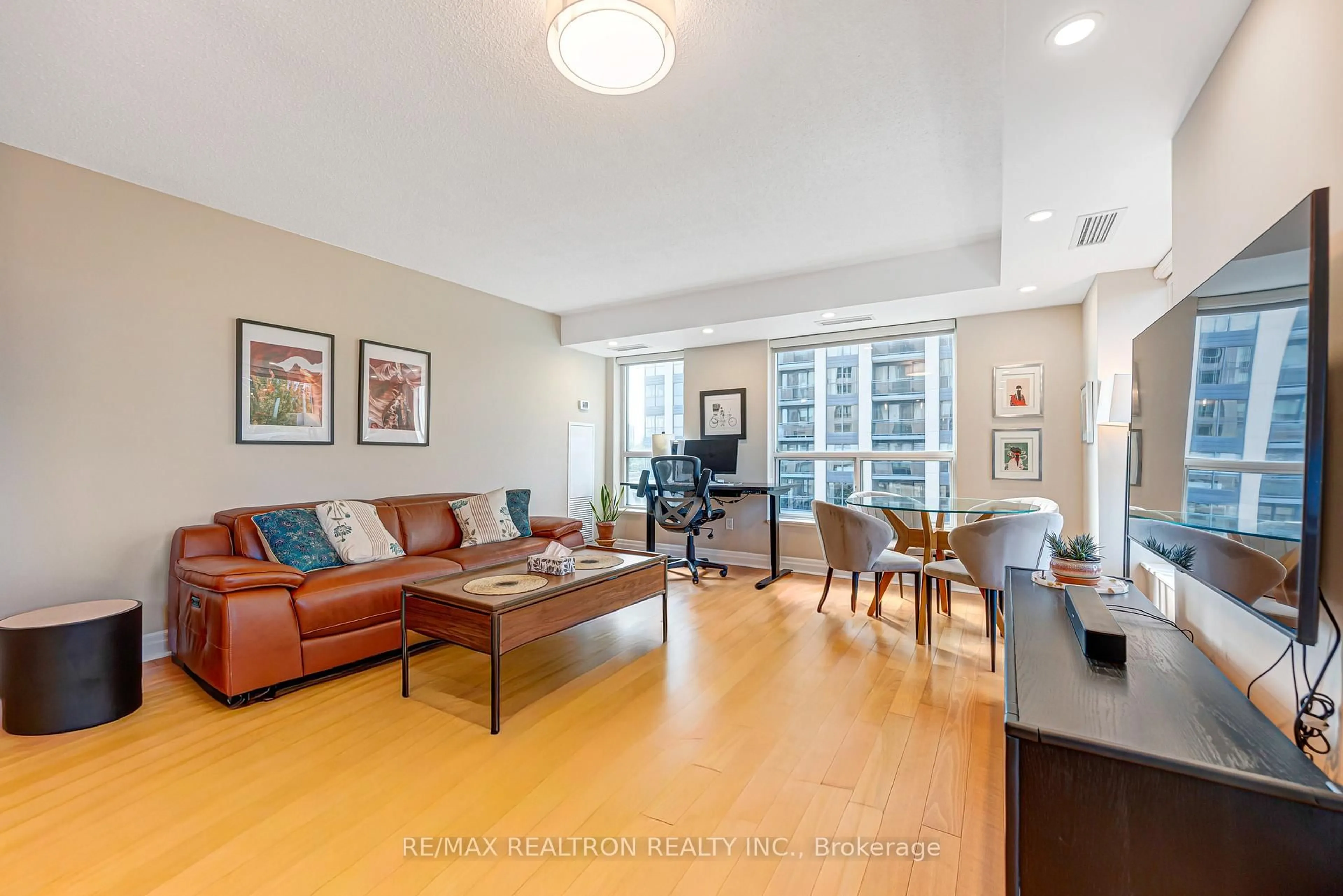 Living room with furniture, unknown for 188 Doris Ave #515, Toronto Ontario M2N 6Z5