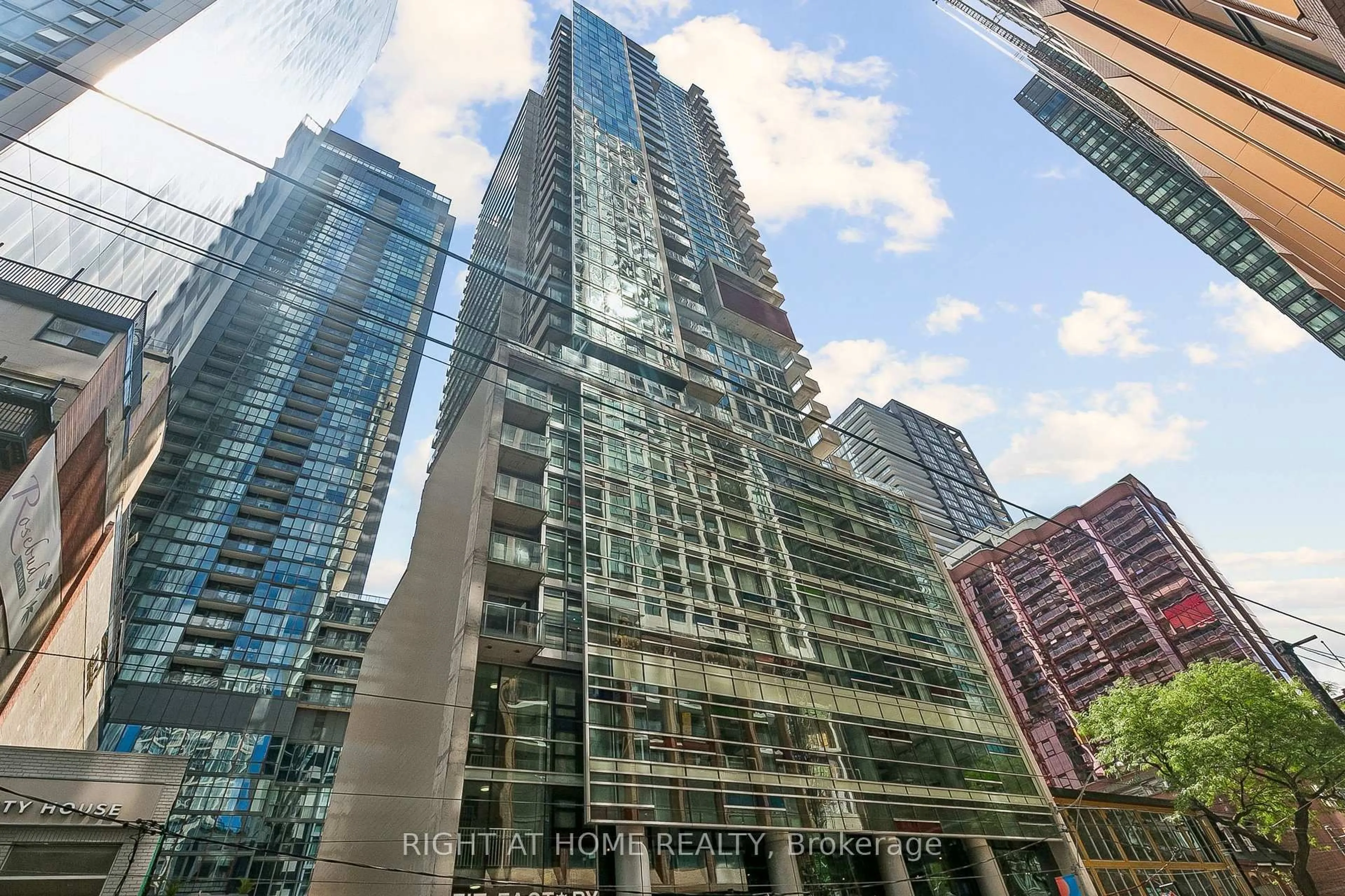 Indoor foyer for 375 King St #1606, Toronto Ontario M5V 1K5