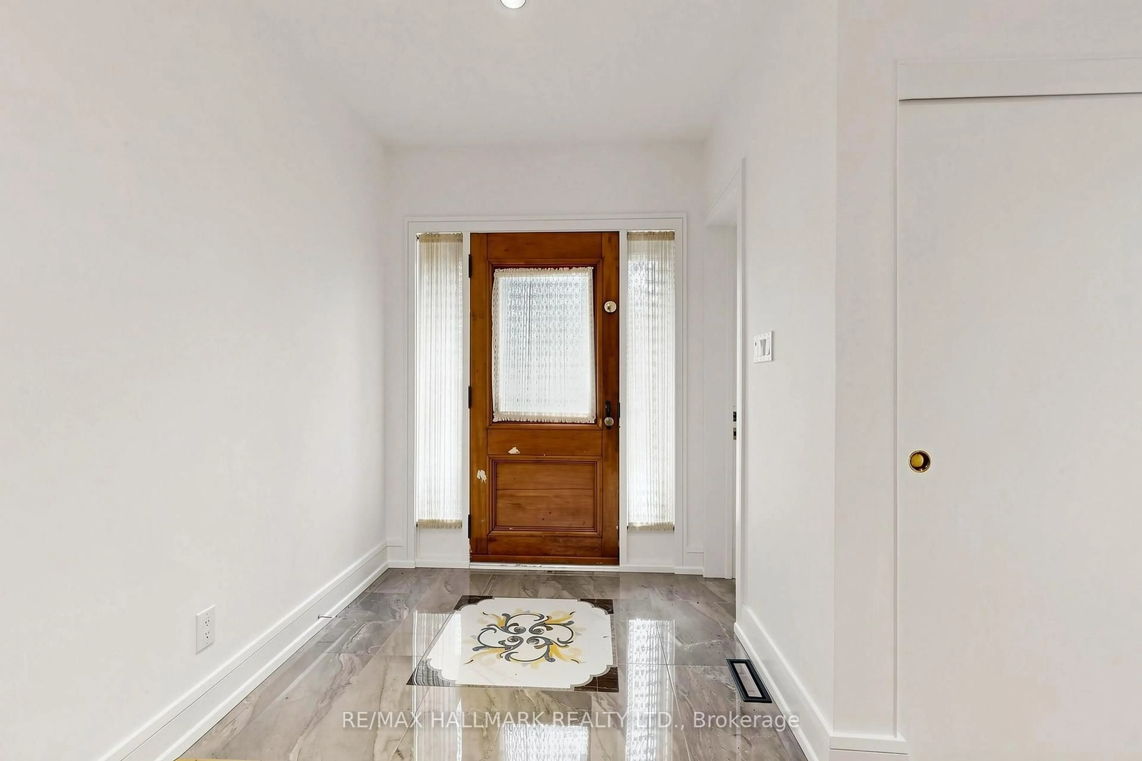 Indoor entryway for 40 Donino Ave, Toronto Ontario M4N 2W7