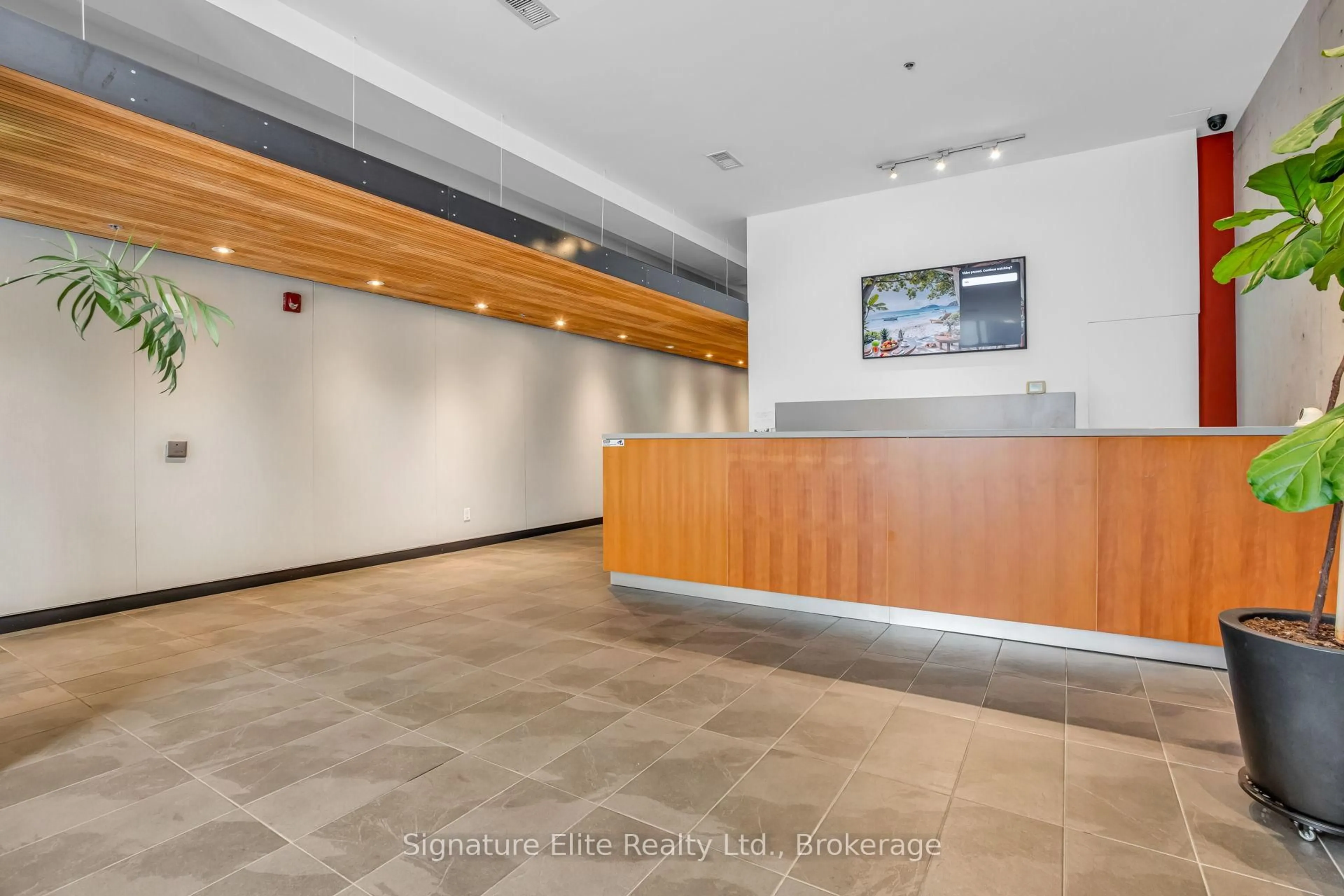 Indoor foyer for 8 Dovercourt Rd #402, Toronto Ontario M6J 0B6