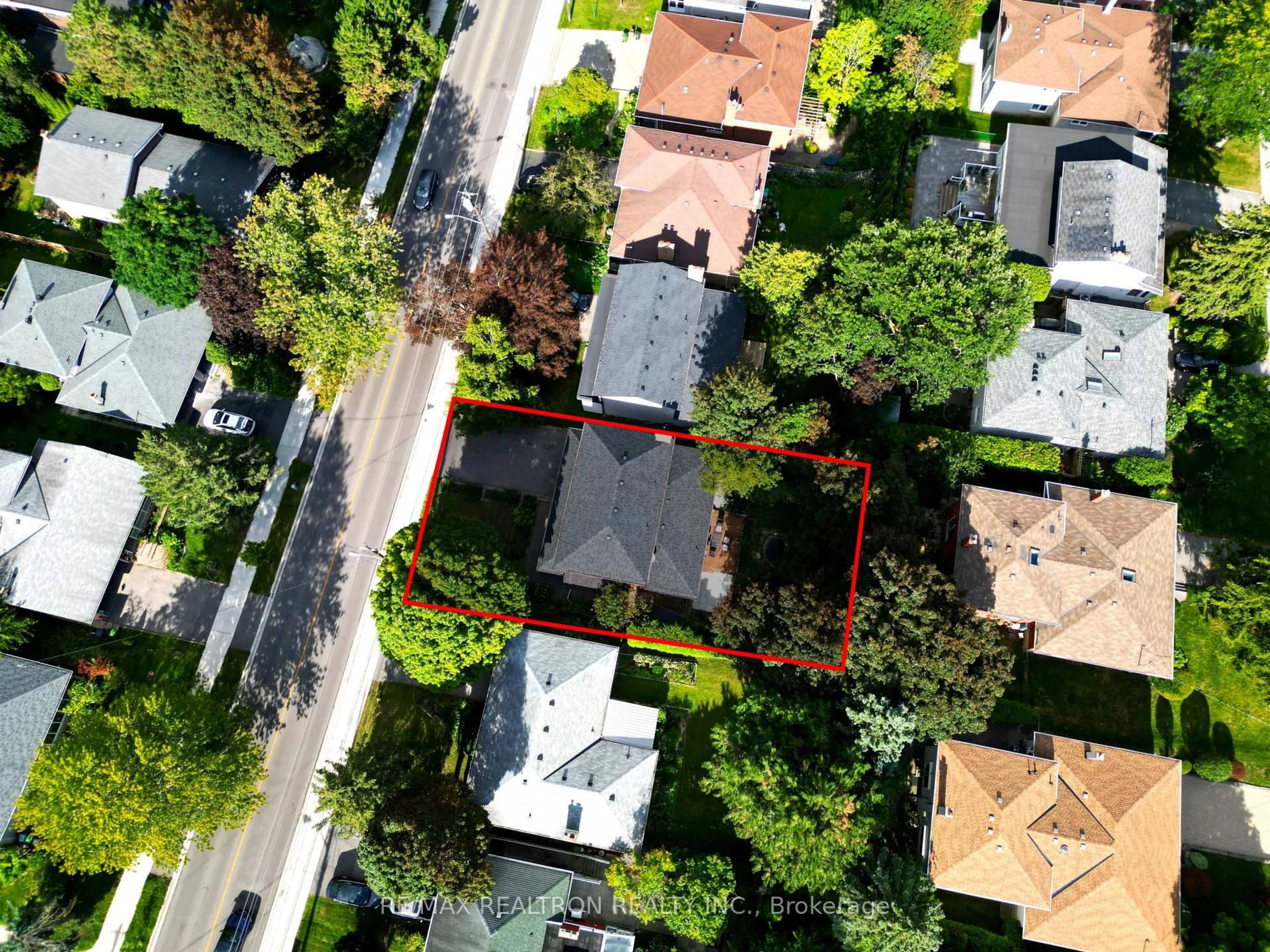 A pic from outside/outdoor area/front of a property/back of a property/a pic from drone, street for 591 Cummer Ave, Toronto Ontario M2K 2M5