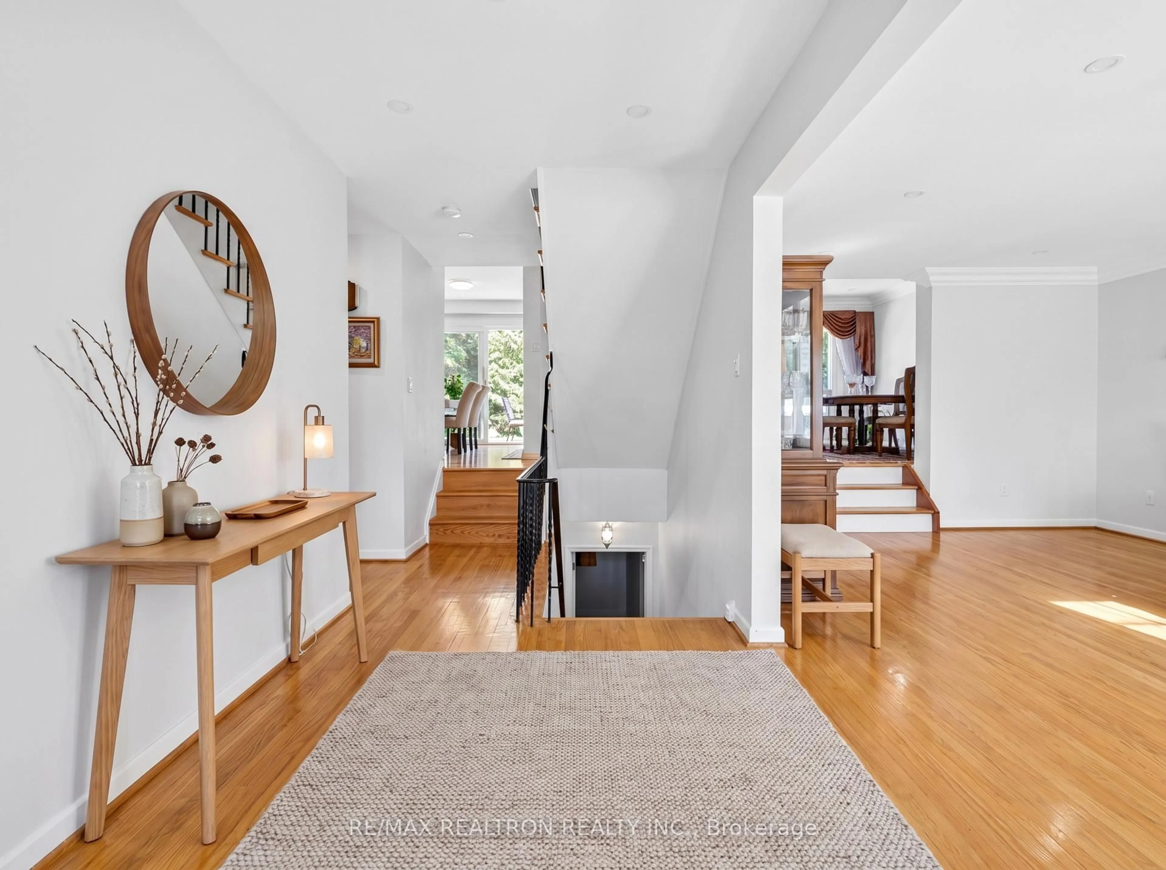 Indoor entryway for 591 Cummer Ave, Toronto Ontario M2K 2M5