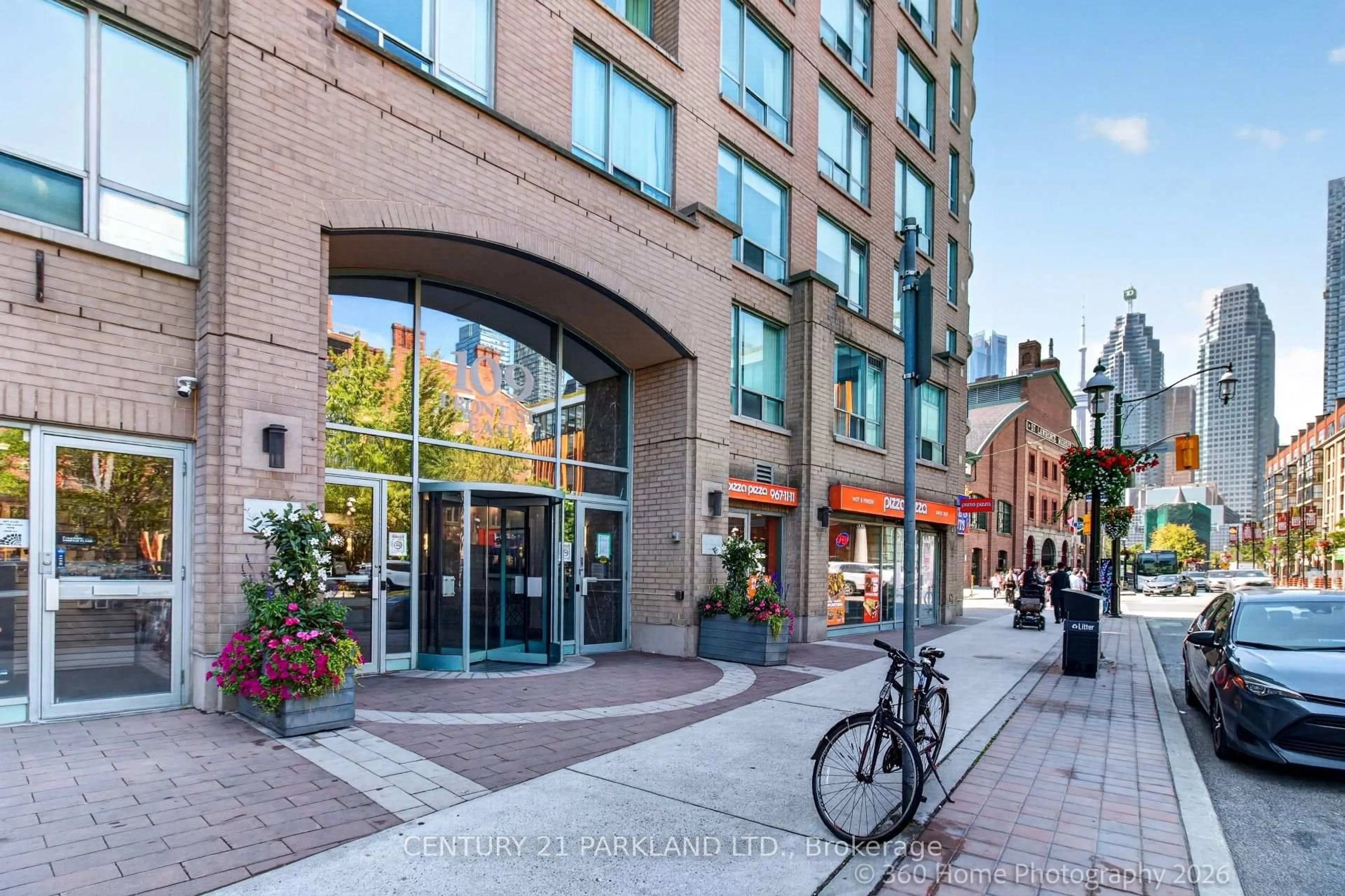 Indoor foyer for 109 Front St #609, Toronto Ontario M5A 4P7