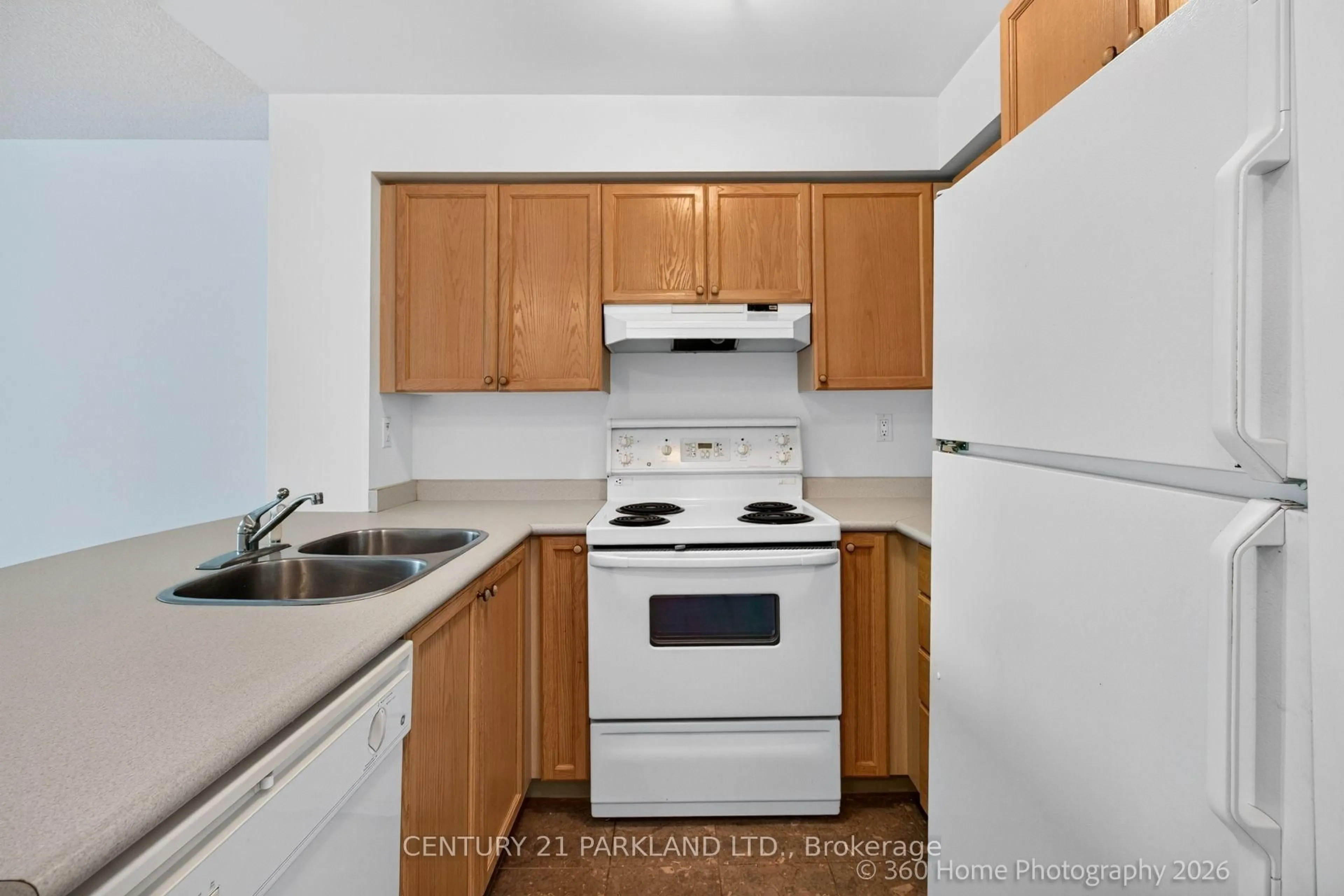 Standard kitchen, unknown for 109 Front St #609, Toronto Ontario M5A 4P7