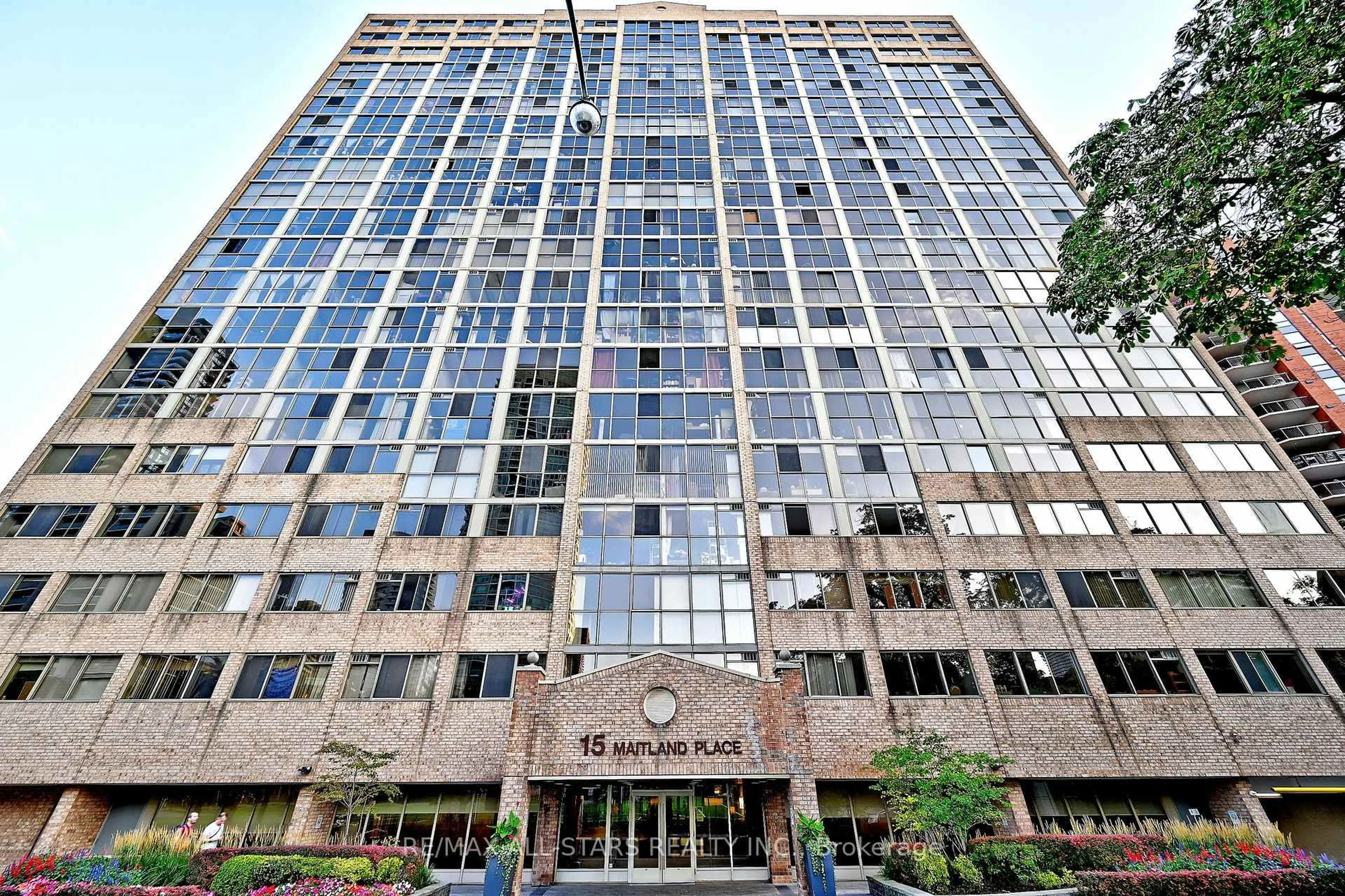Indoor foyer for 15 Maitland Pl #2112, Toronto Ontario M4Y 2X3