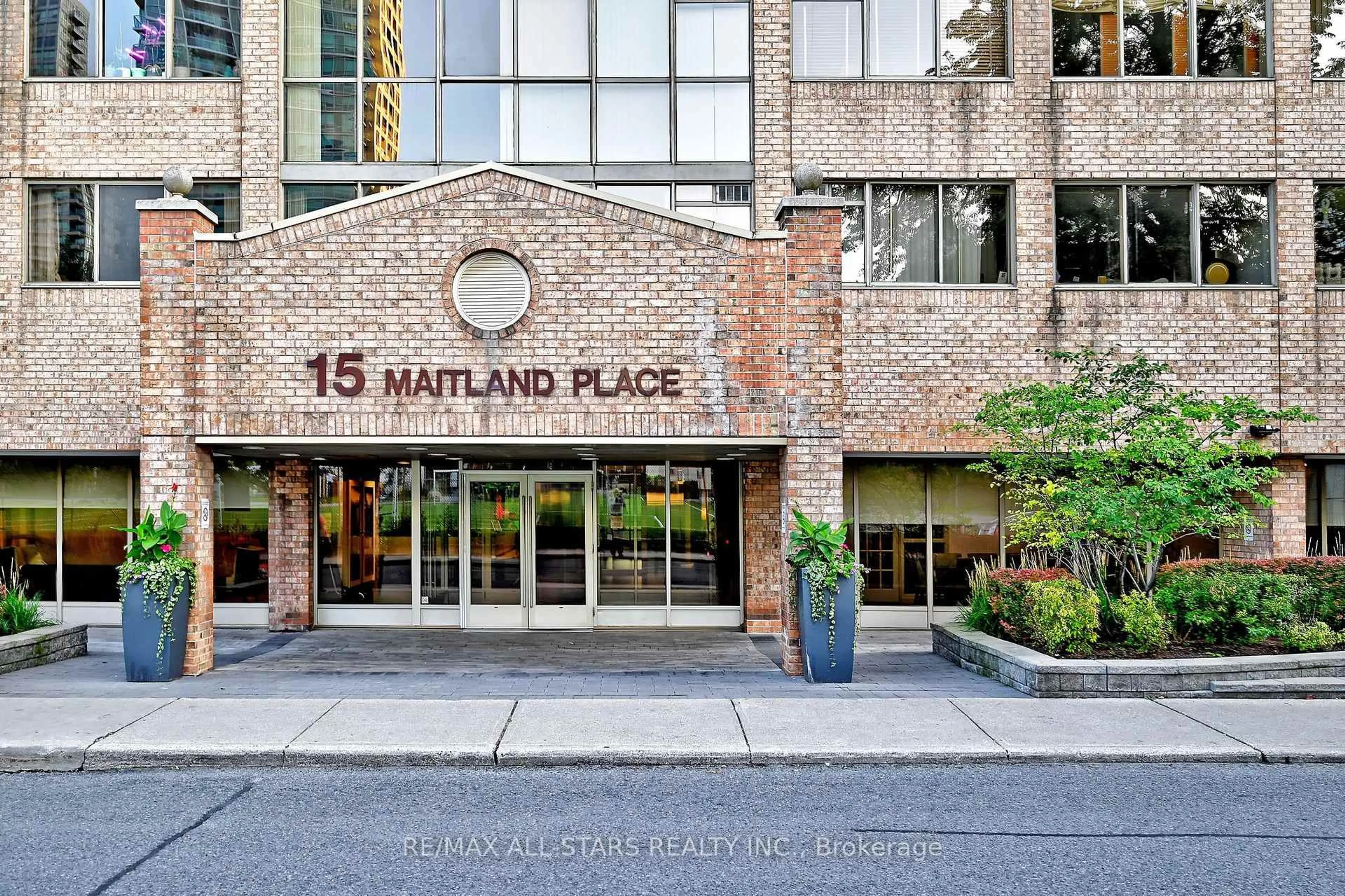 Unknown for 15 Maitland Pl #2112, Toronto Ontario M4Y 2X3