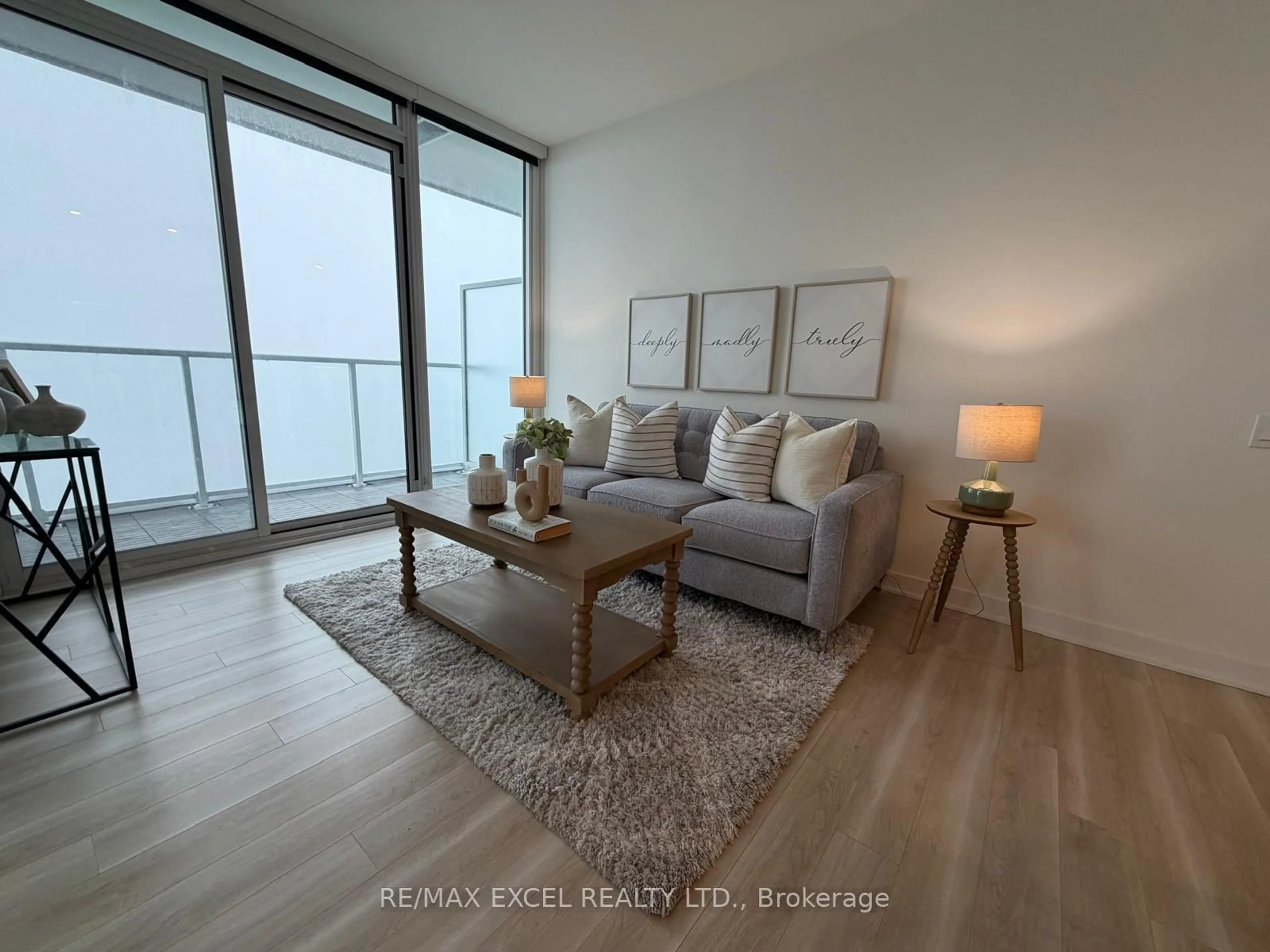 Living room with furniture, wood/laminate floor for 17 Bathurst St #4606, Toronto Ontario M5V 0N1