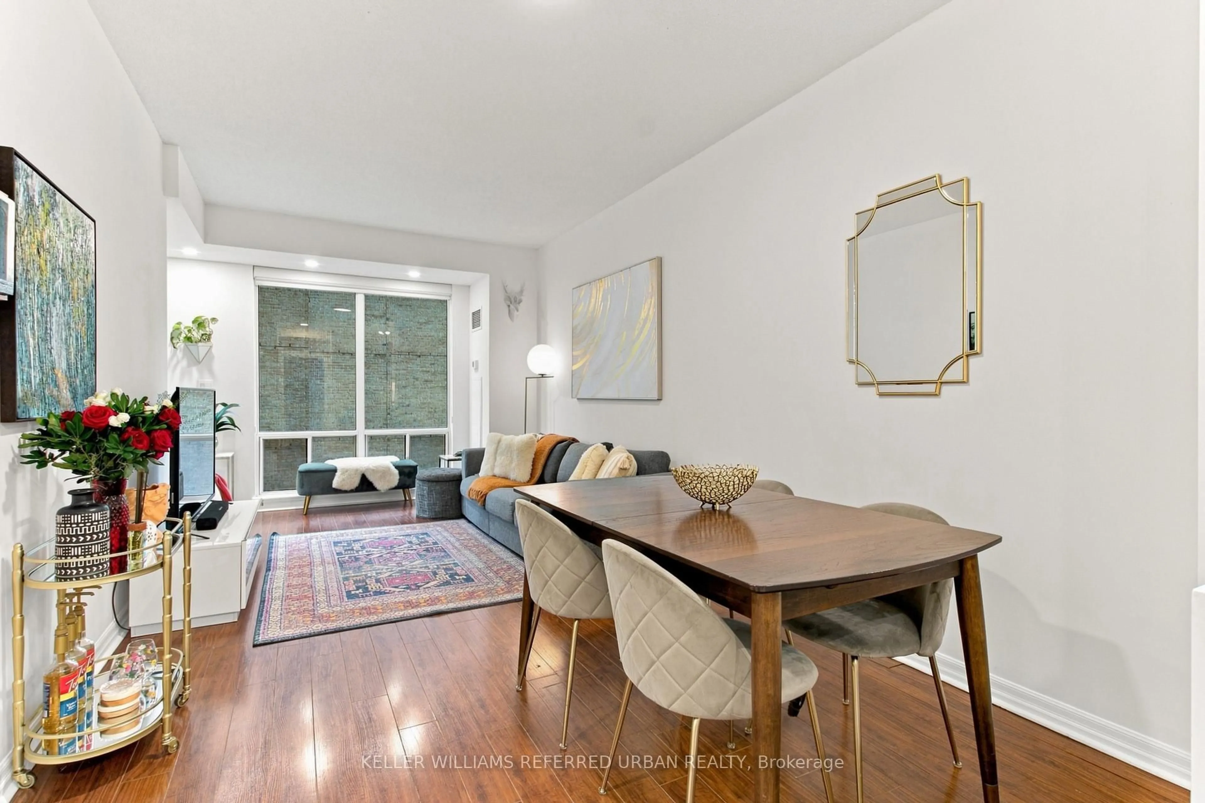 Living room with furniture, wood/laminate floor for 300 Bloor St #1809, Toronto Ontario M4W 3Y2