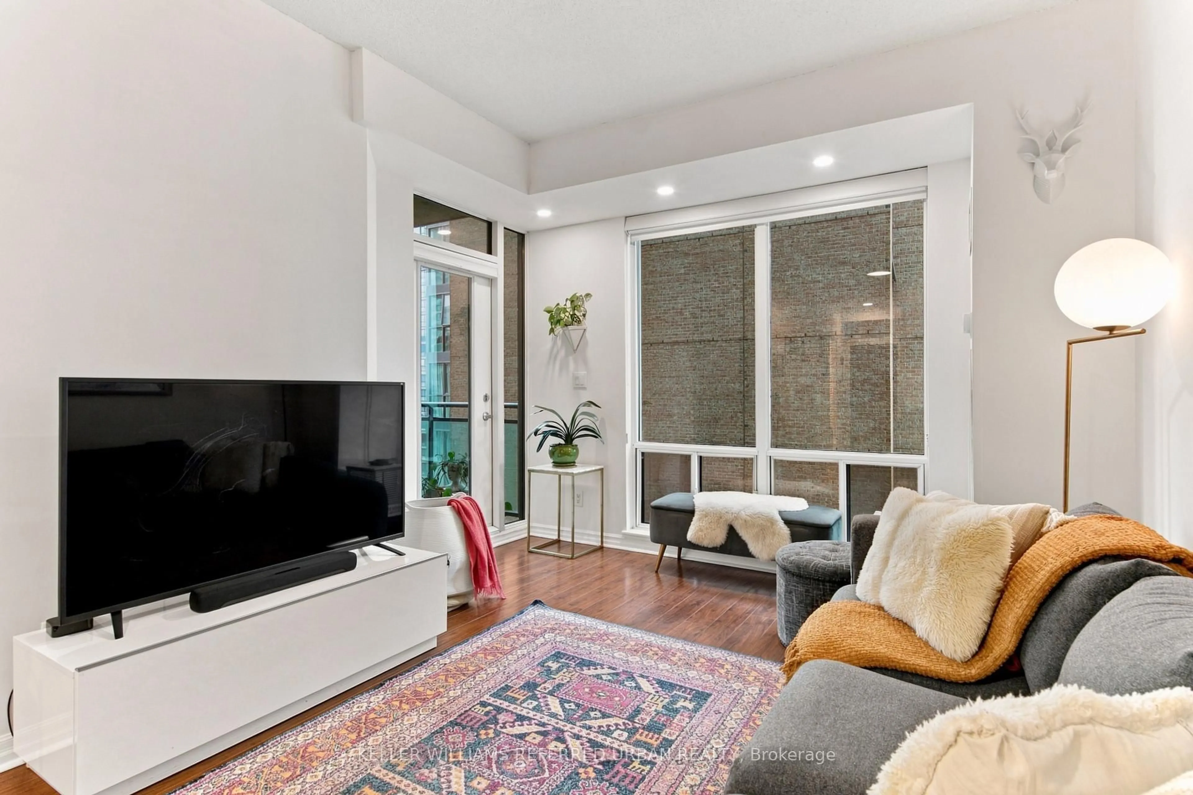 Living room with furniture, unknown for 300 Bloor St #1809, Toronto Ontario M4W 3Y2