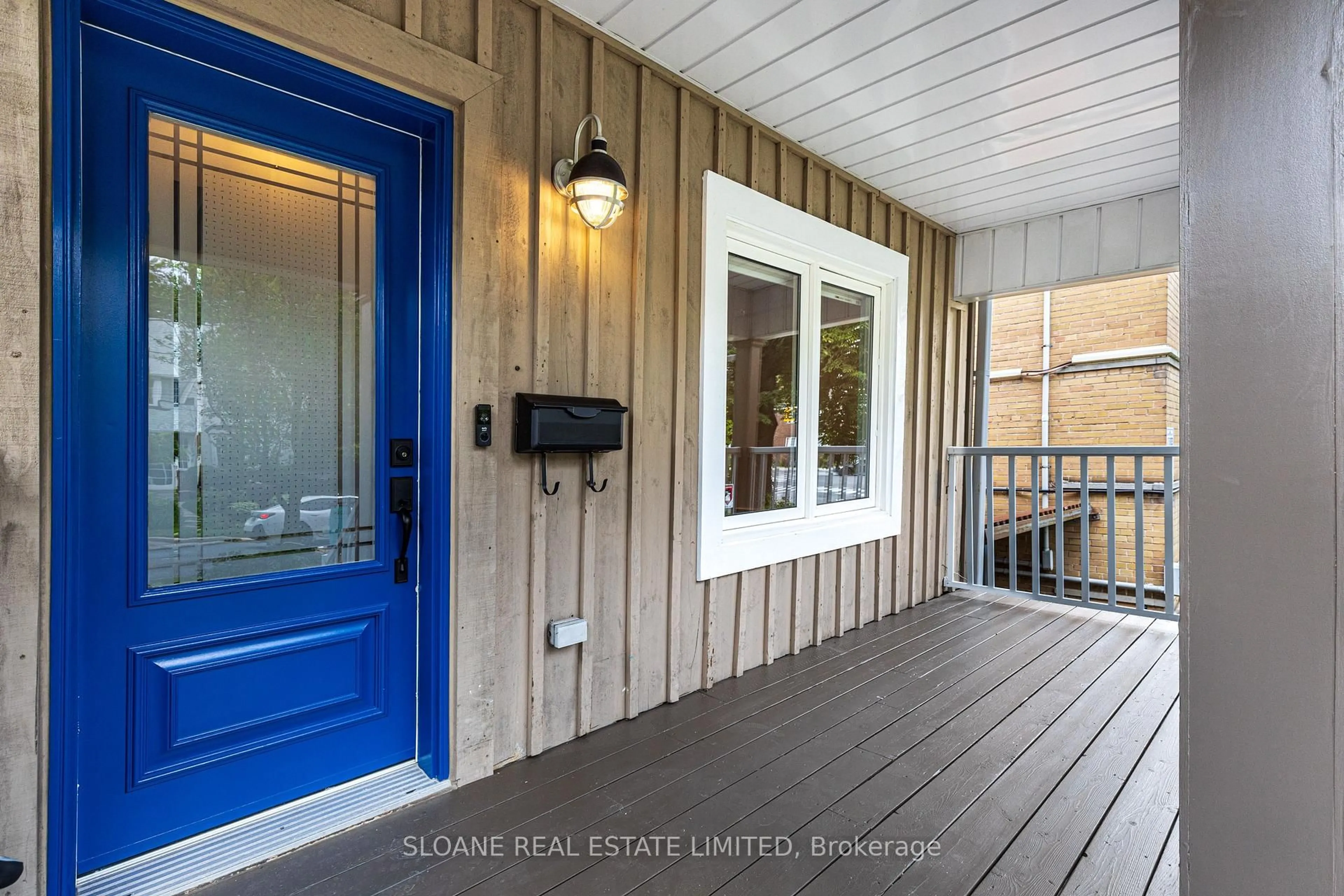 Indoor entryway for 271 St Clair Ave, Toronto Ontario M4T 1P3