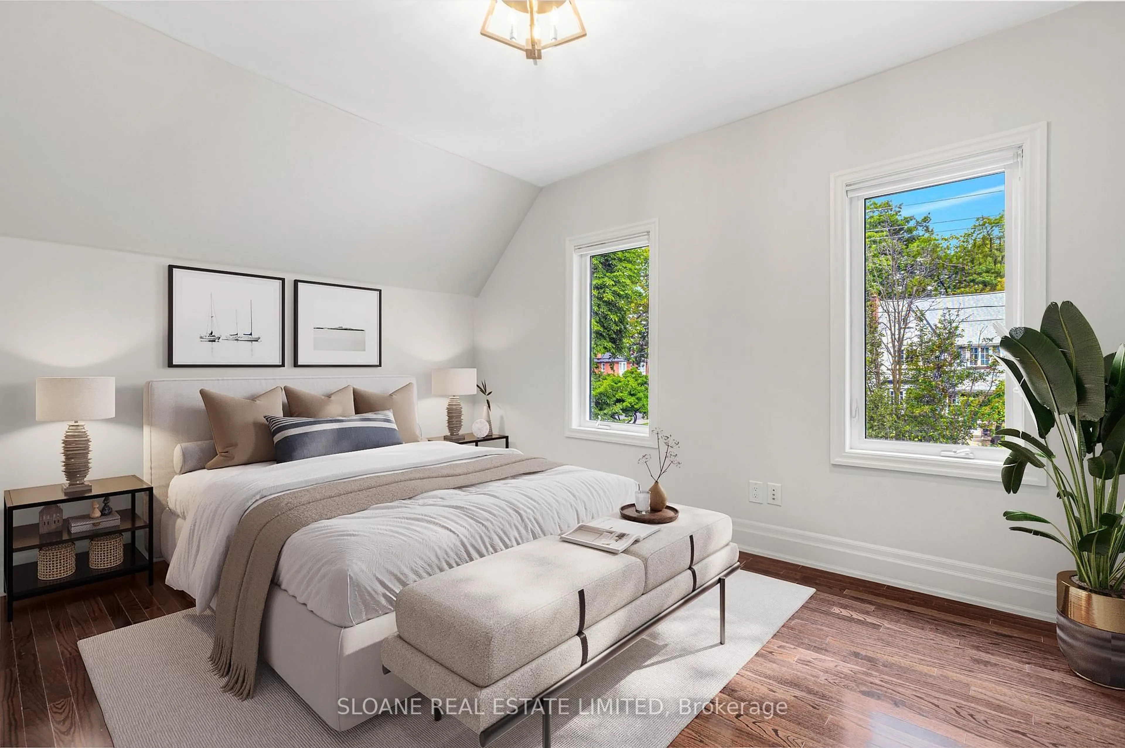 Bedroom with bed, unknown for 271 St Clair Ave, Toronto Ontario M4T 1P3