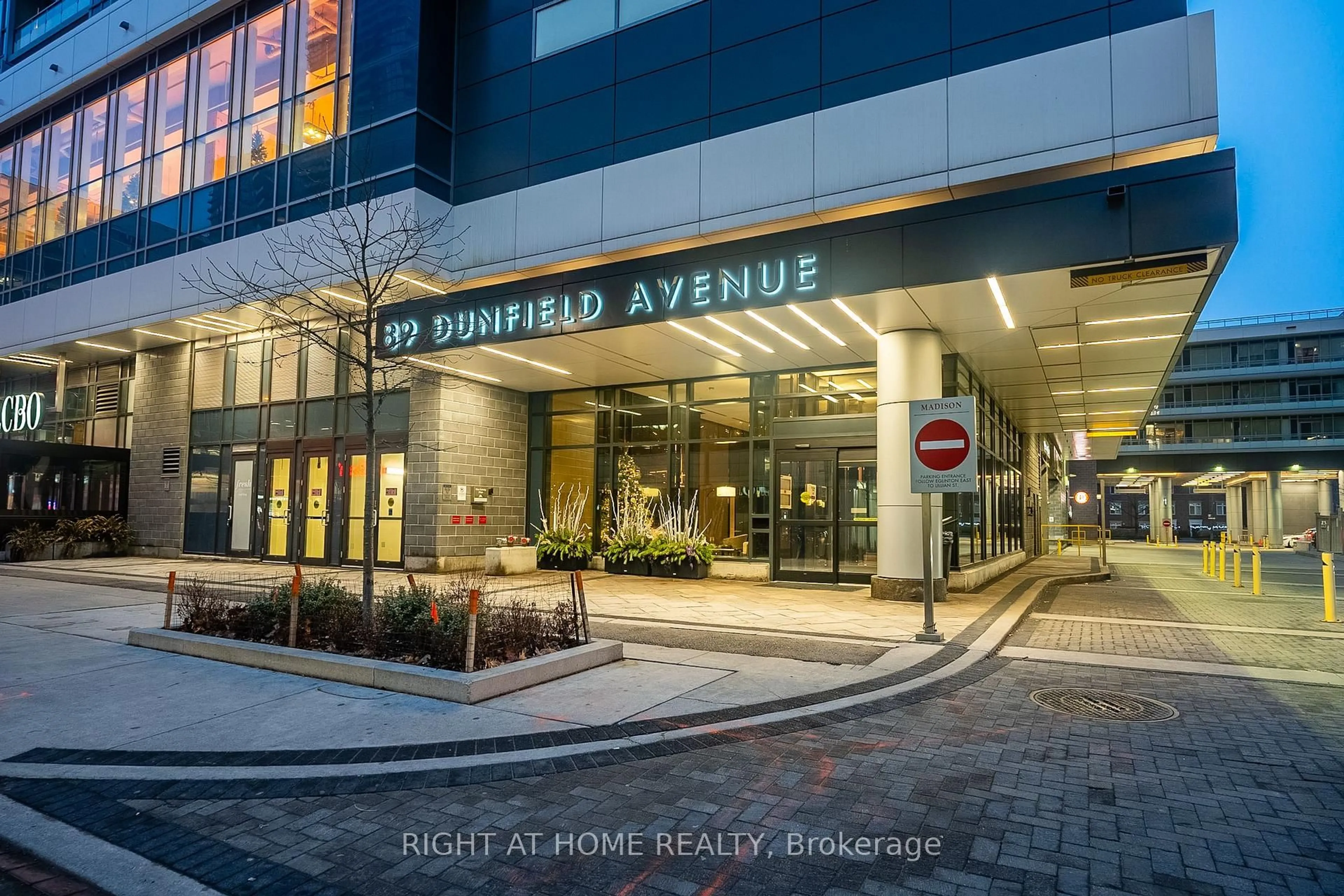 Lobby for 89 Dunfield Ave #2306, Toronto Ontario M4S 0A4