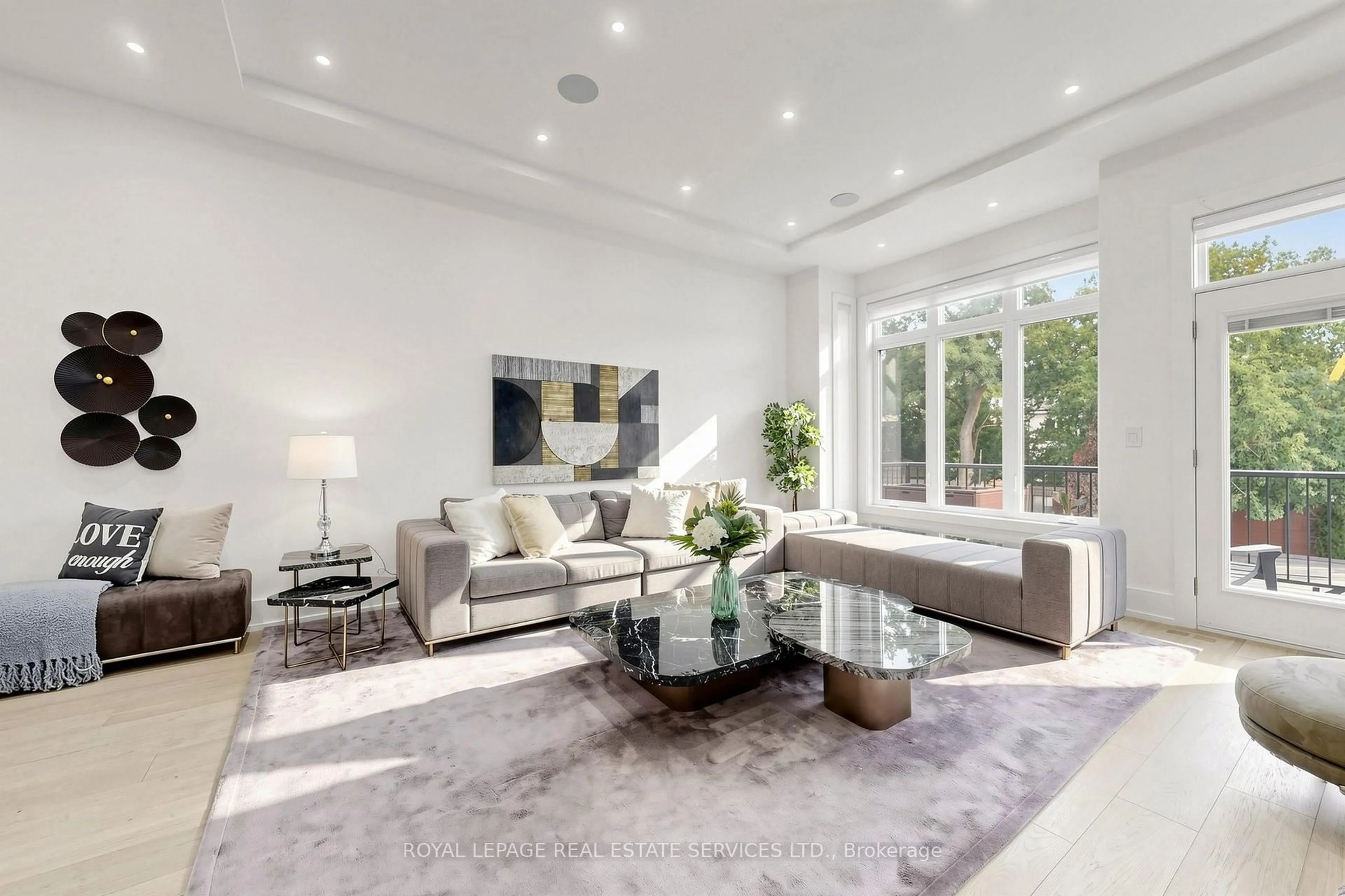 Living room with furniture, unknown for 383 Melrose Ave, Toronto Ontario M5M 1Z6