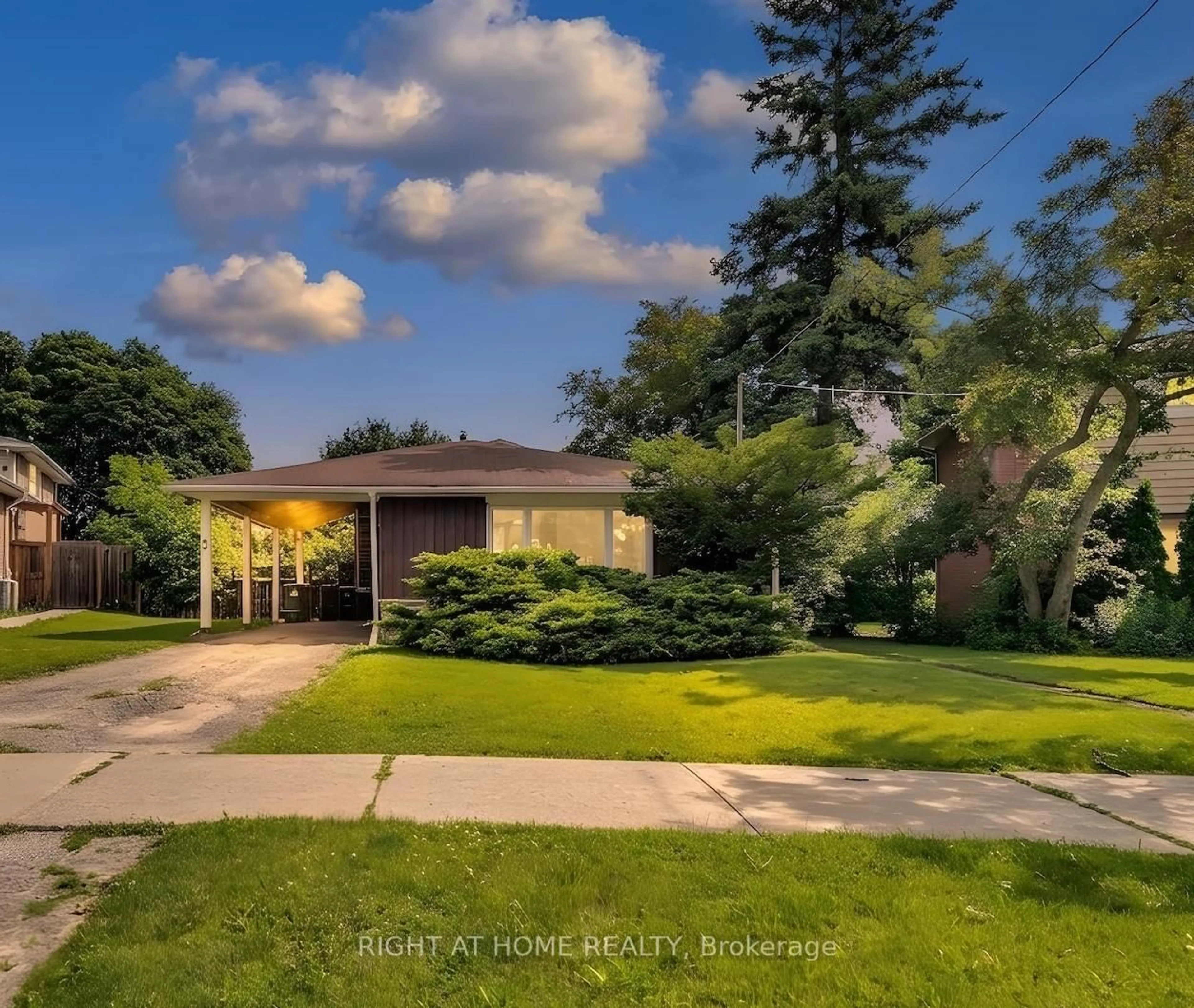 A pic from outside/outdoor area/front of a property/back of a property/a pic from drone, street for 5 Clareville Cres, Toronto Ontario M2J 2B9