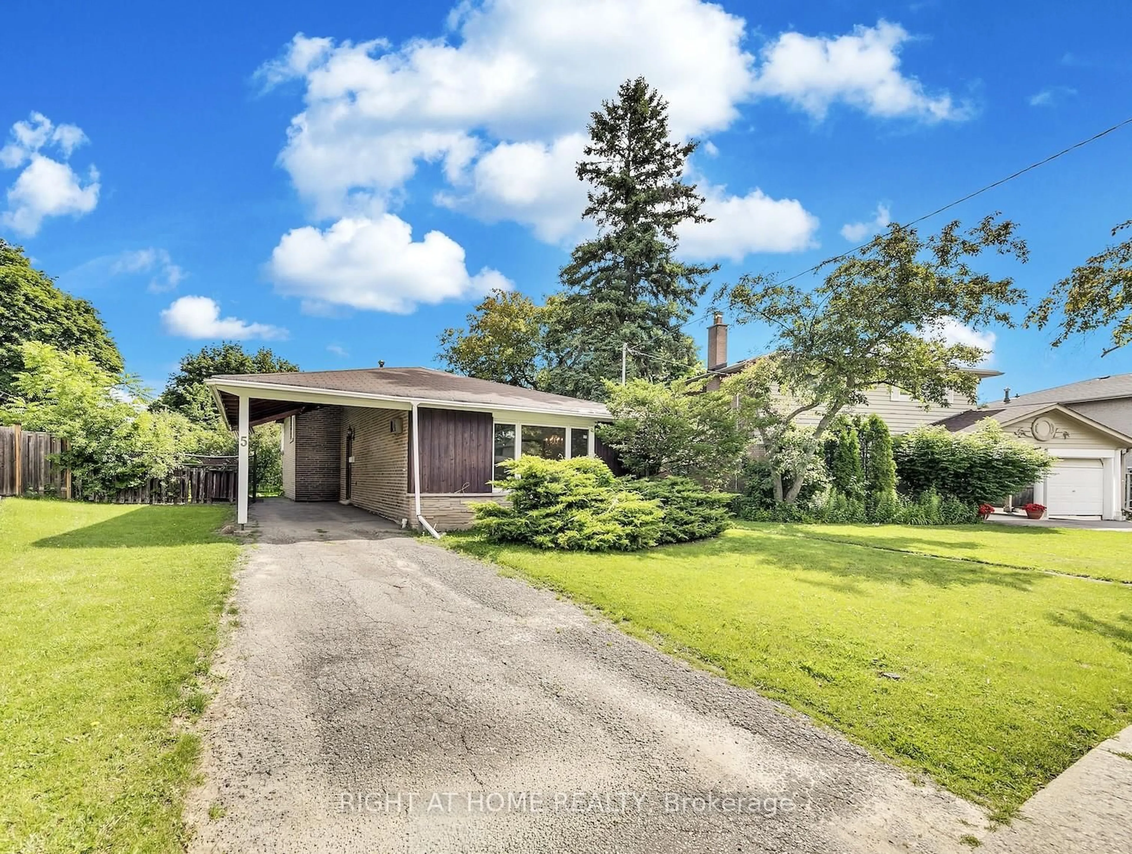 A pic from outside/outdoor area/front of a property/back of a property/a pic from drone, unknown for 5 Clareville Cres, Toronto Ontario M2J 2B9
