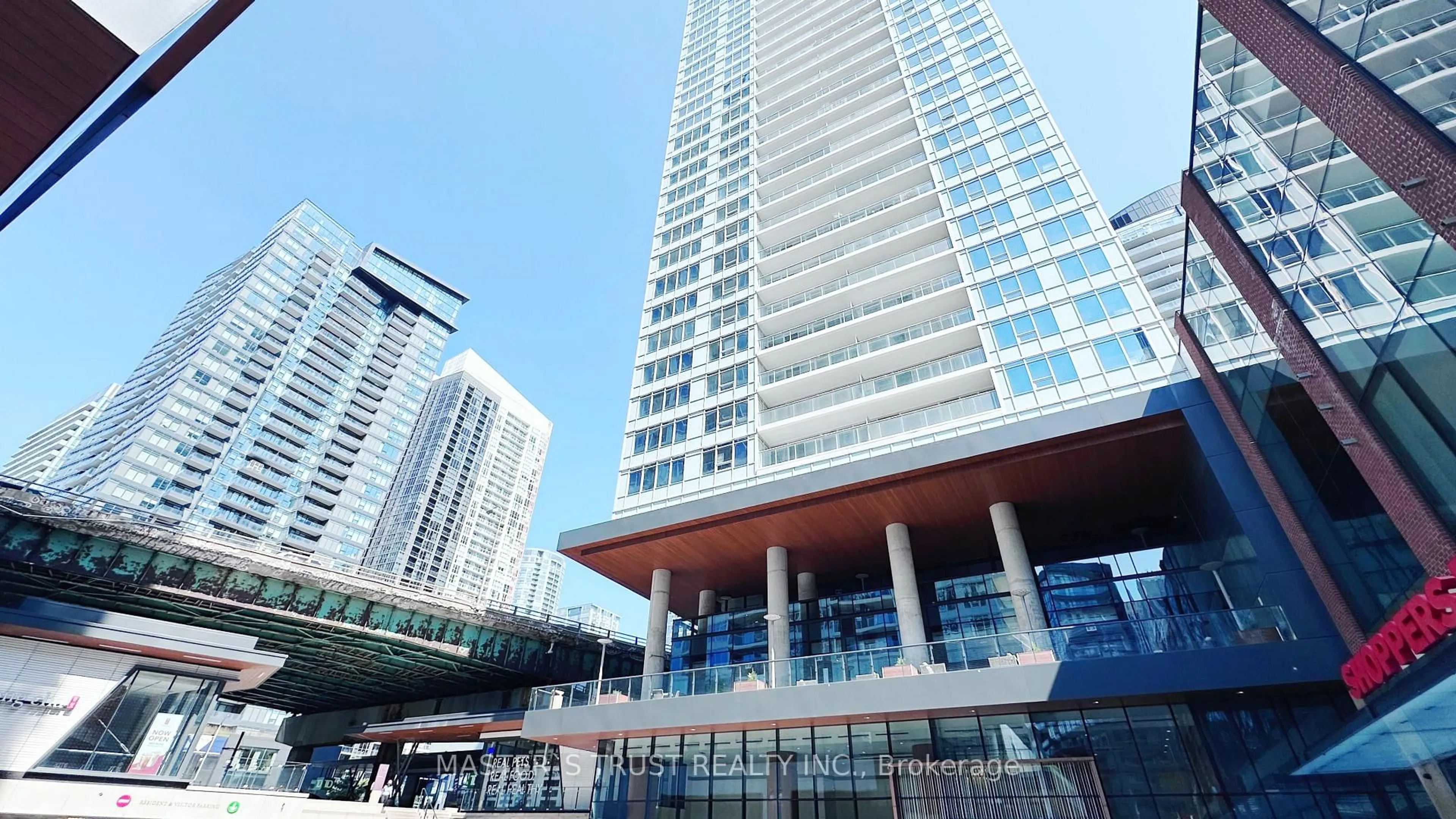 Indoor foyer for 17 Bathurst St #1715, Toronto Ontario M5V 0N1