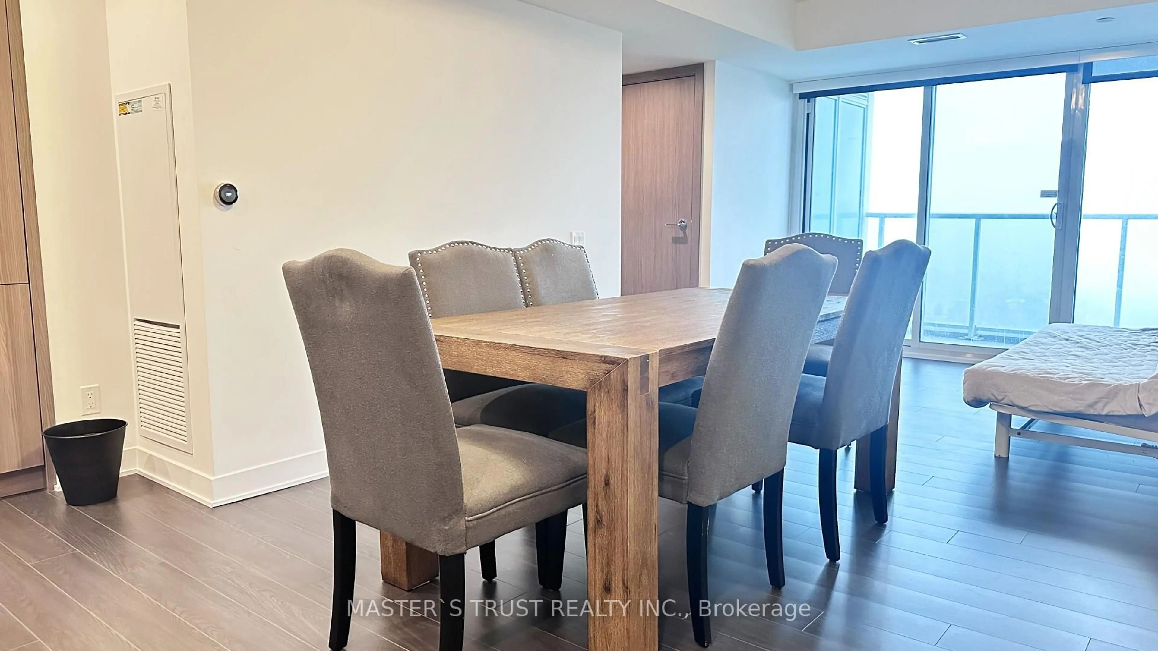 Dining room, wood/laminate floor for 17 Bathurst St #1715, Toronto Ontario M5V 0N1