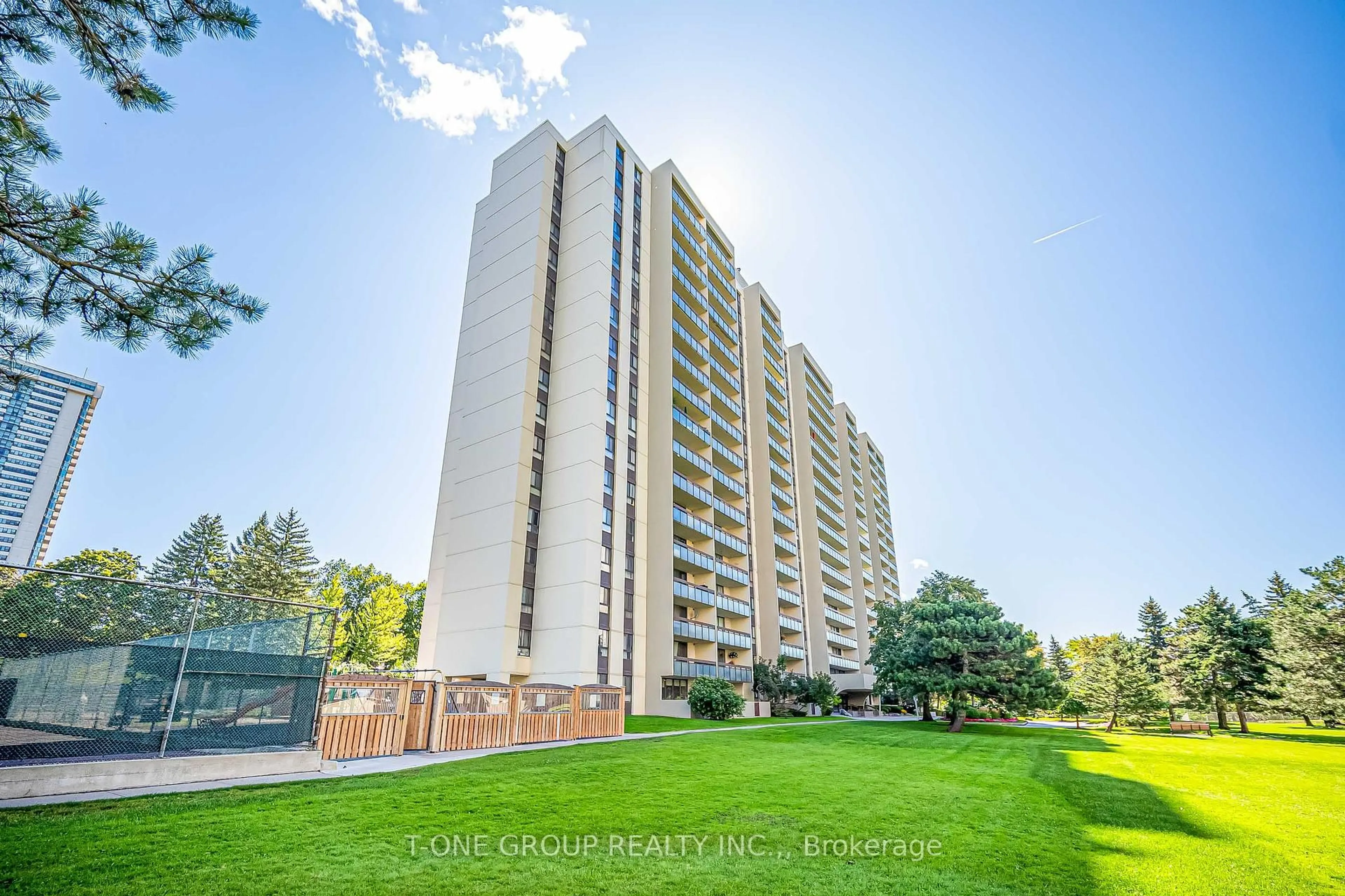 A pic from outside/outdoor area/front of a property/back of a property/a pic from drone, building for 350 Seneca Hill Dr #1511, Toronto Ontario M2J 4S7