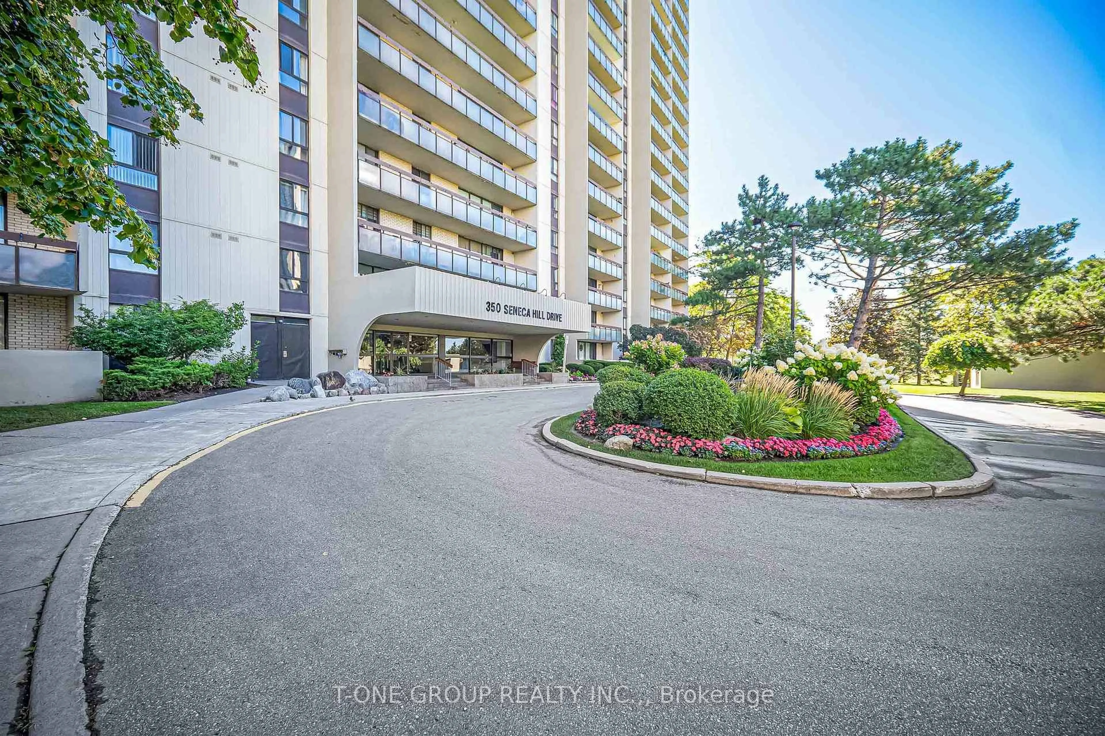 Indoor foyer for 350 Seneca Hill Dr #1511, Toronto Ontario M2J 4S7