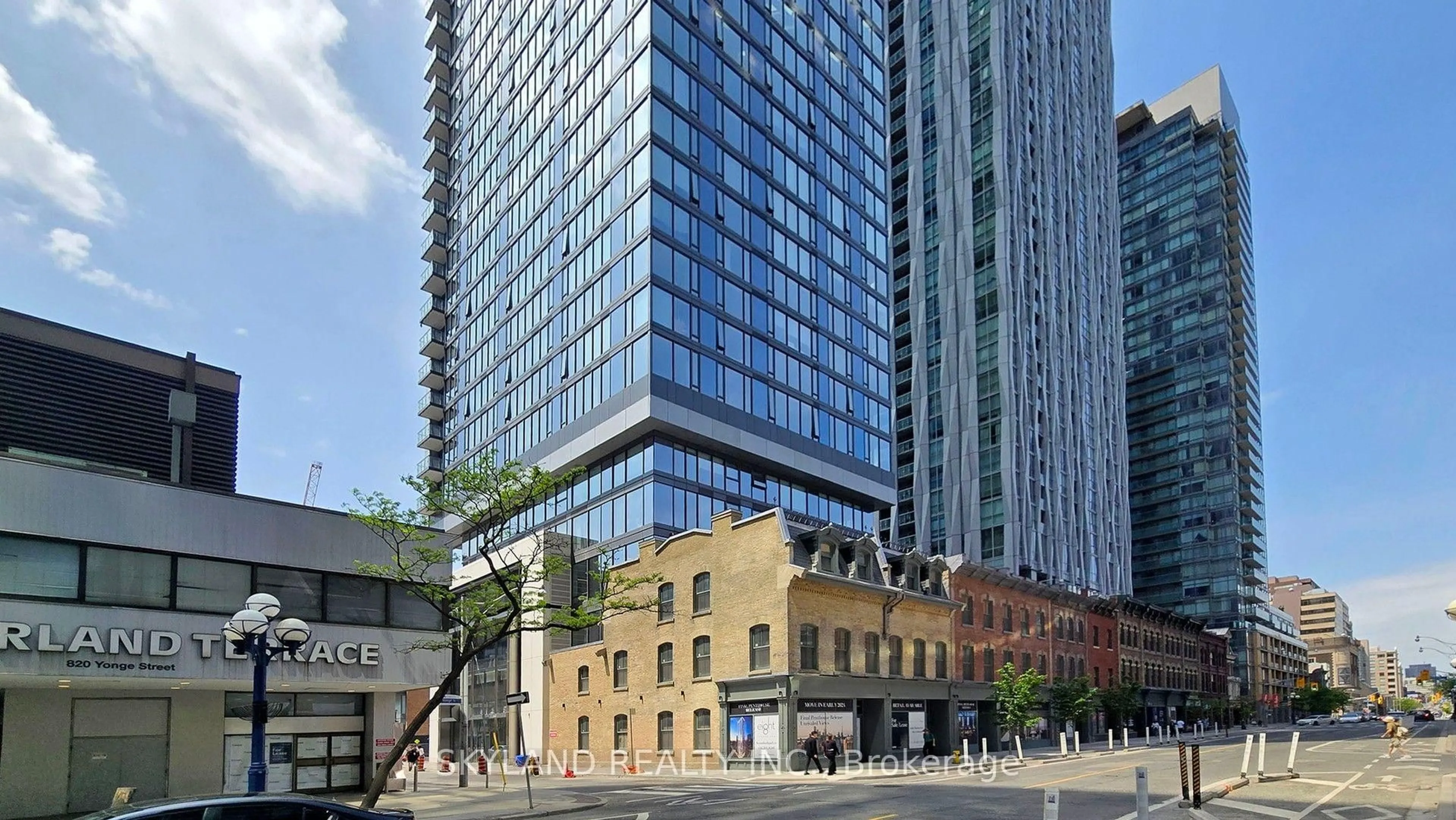 Patio, building for 8 Cumberland St #4305, Toronto Ontario M4W 0B6