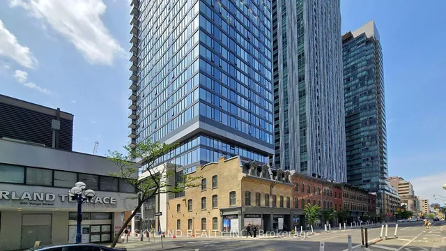 8 Cumberland St #4305, Toronto 3