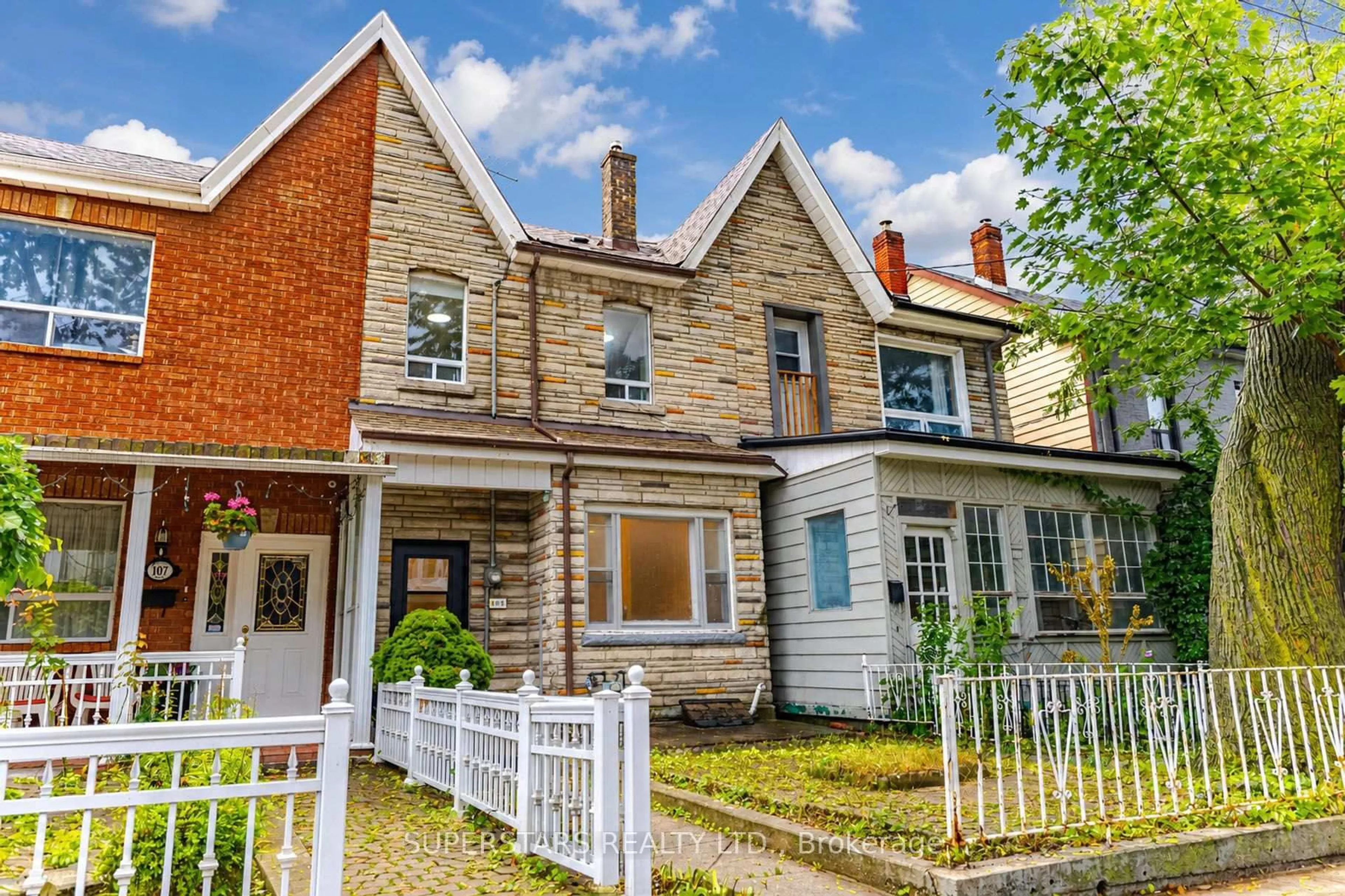 Home with brick exterior material, street for 105 Bellwoods Ave, Toronto Ontario M6J 3N4