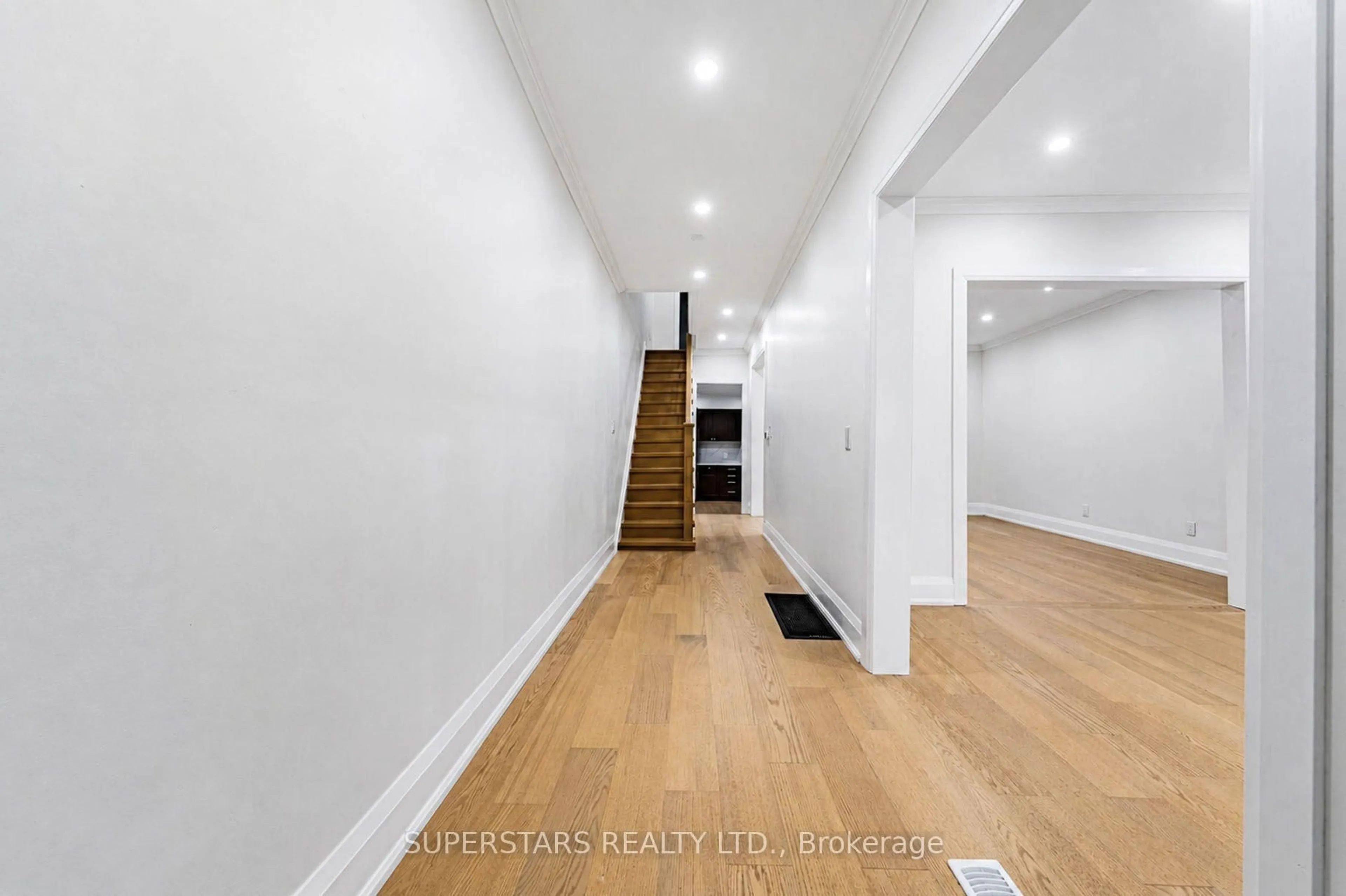 Unknown for 105 Bellwoods Ave, Toronto Ontario M6J 3N4