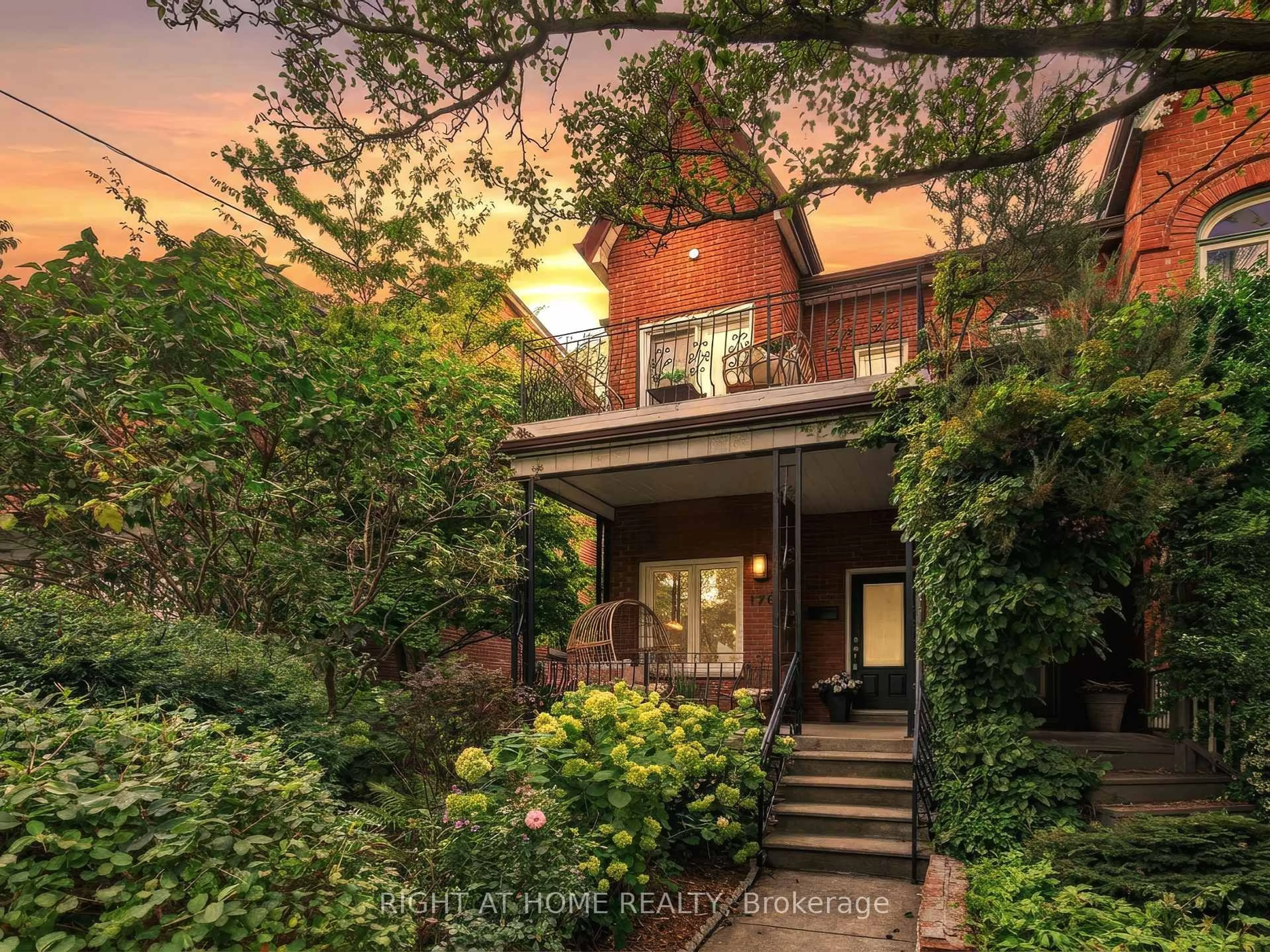 A pic from outside/outdoor area/front of a property/back of a property/a pic from drone, street for 170 Margueretta St, Toronto Ontario M6H 3S3