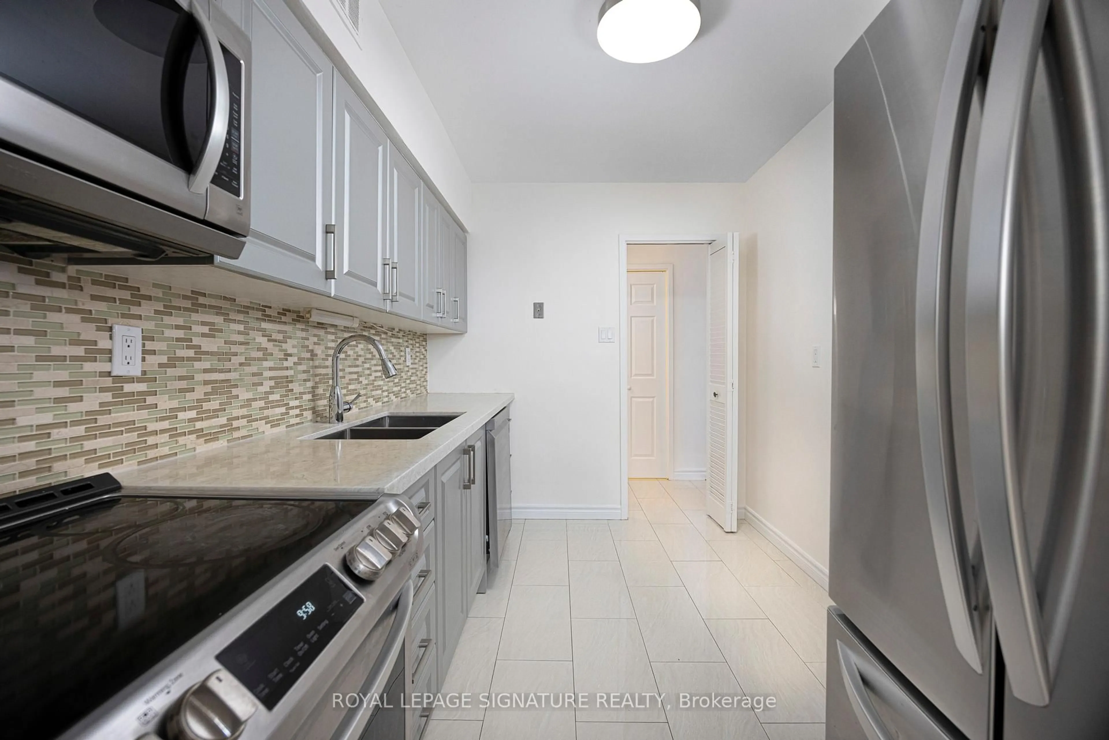 Standard kitchen, unknown for 1350 York Mills Rd #803, Toronto Ontario M3A 1Z9
