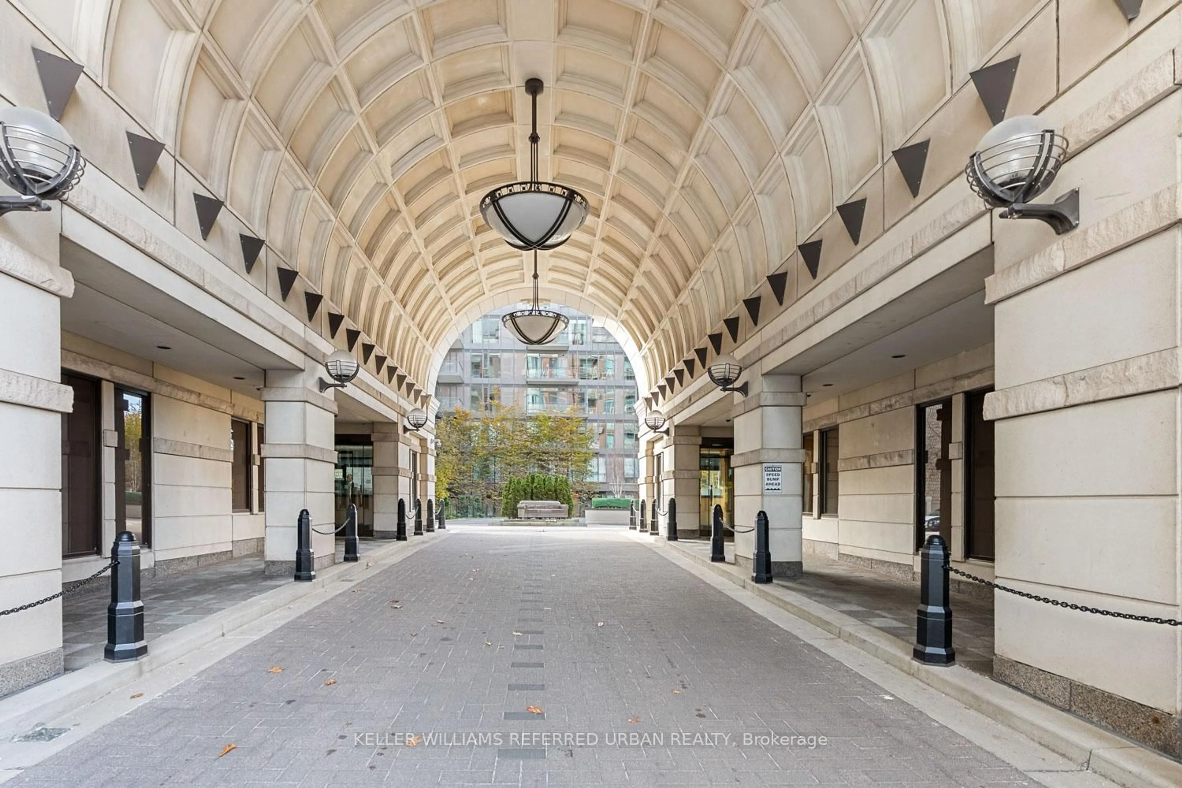 Patio, street for 38 Avenue Rd #1802, Toronto Ontario M5R 2G2