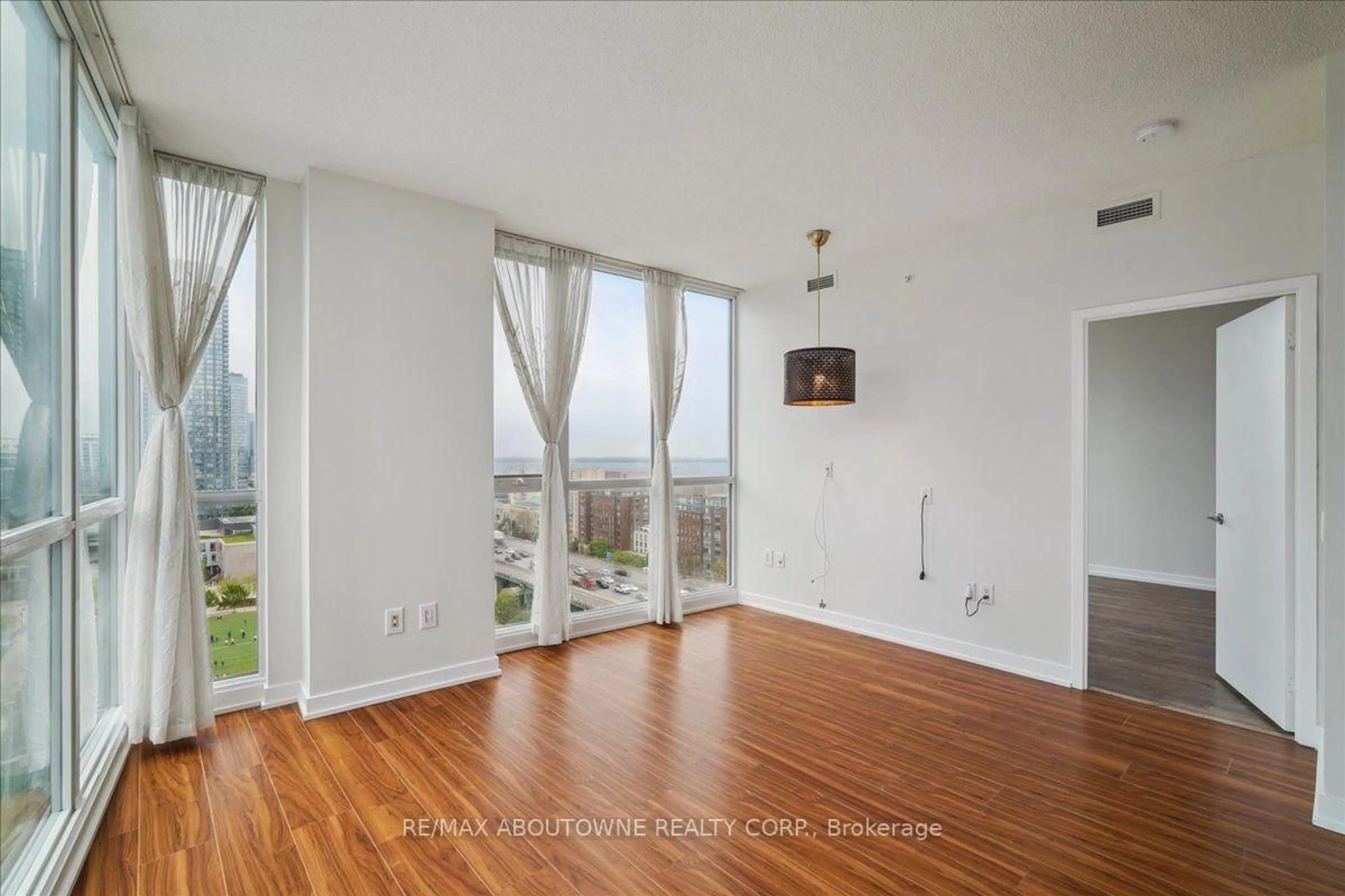 Unknown for 75 Queens Wharf Rd #1901, Toronto Ontario M5V 0J8