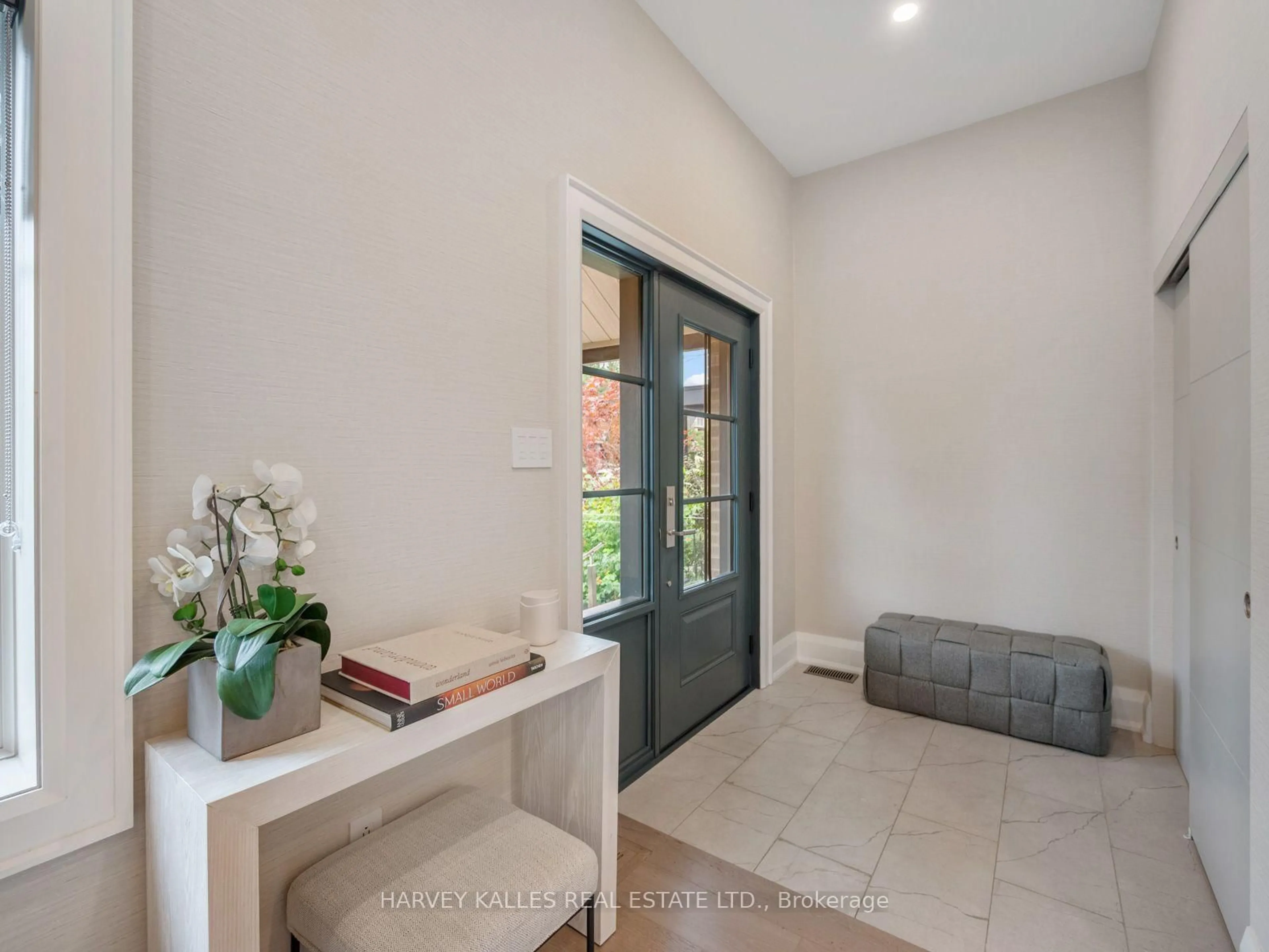 Indoor entryway for 381 Glenholme Ave, Toronto Ontario M6E 3E6