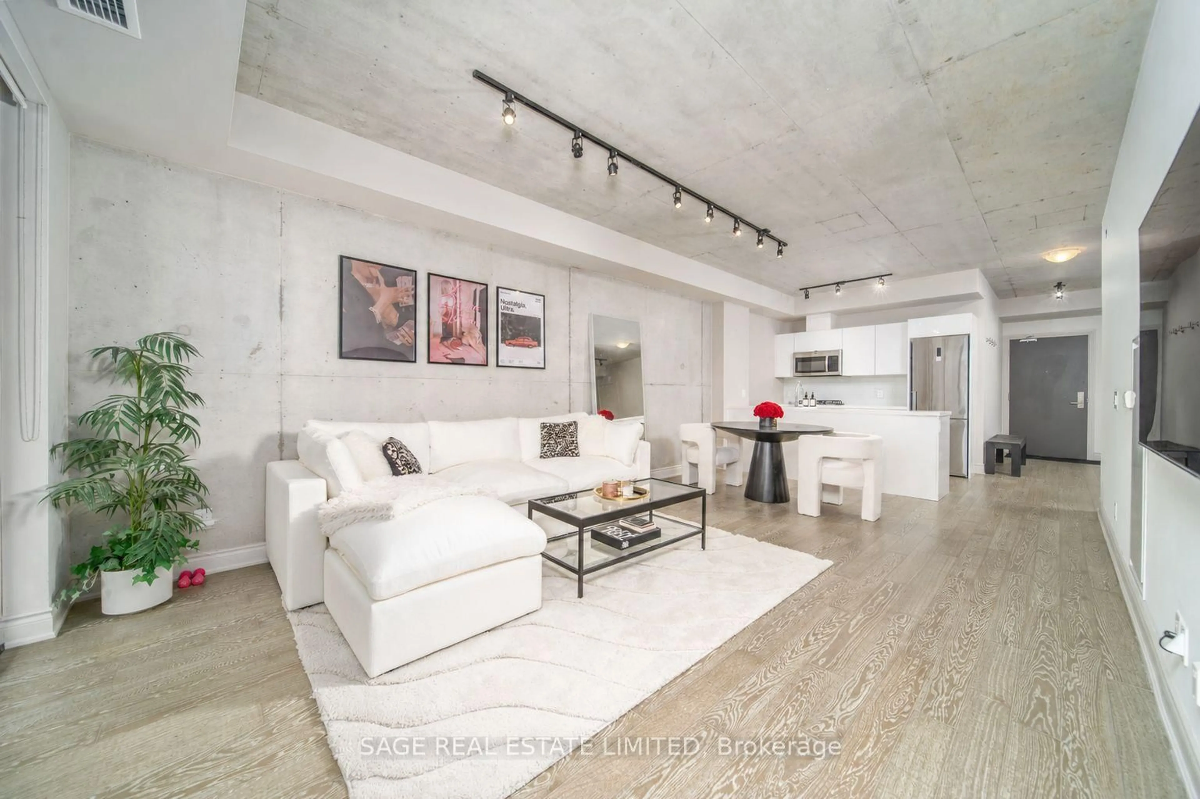 Living room with furniture, unknown for 608 RICHMOND St #320, Toronto Ontario M5V 0N9