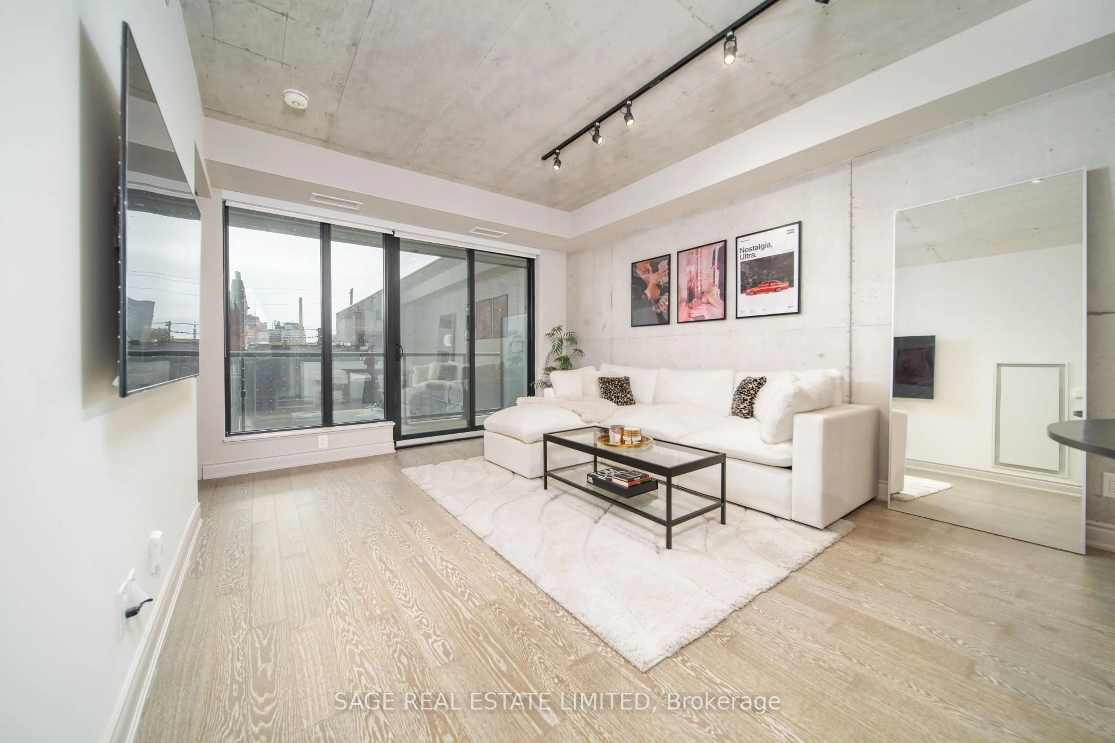 Living room with furniture, unknown for 608 RICHMOND St #320, Toronto Ontario M5V 0N9